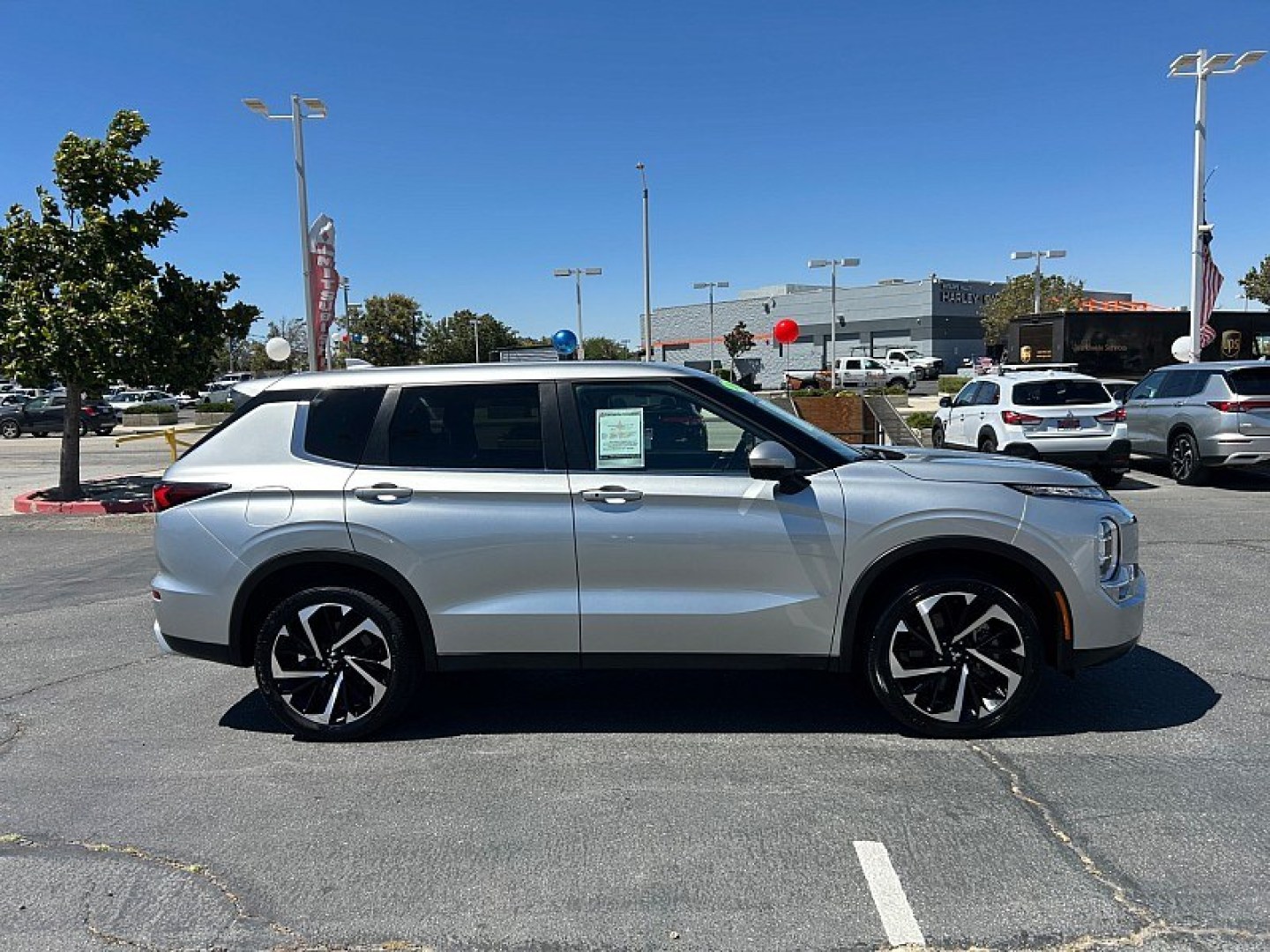 2024 Silver Mitsubishi Outlander (JA4J3VA80RZ) with an 4-Cyl 2.5 Liter engine, Automatic CVT transmission, located at 412 Auto Vista Drive, Palmdale, 93551, (661) 945-0620, 34.592636, -118.136681- Photo#9