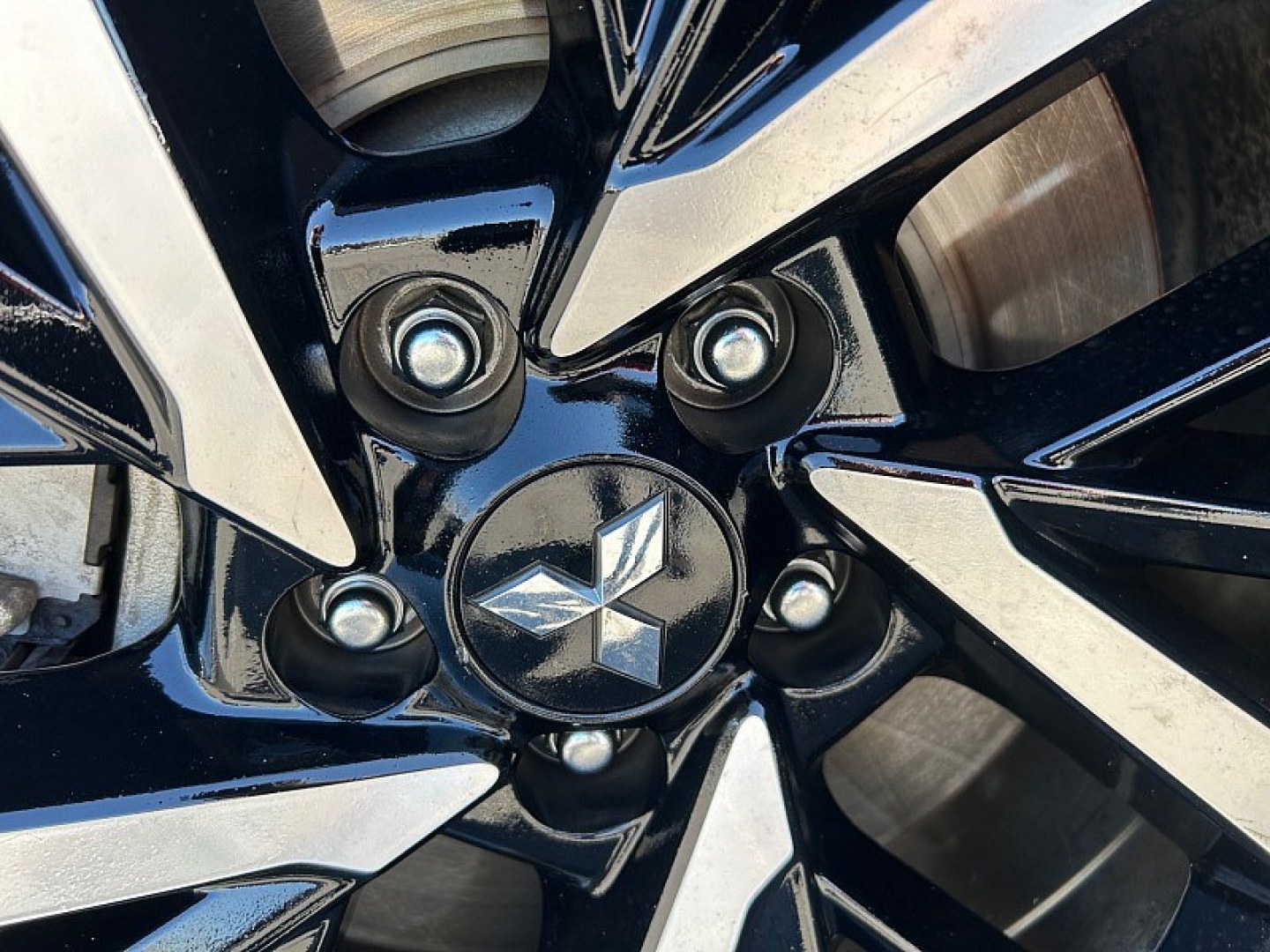 2024 Silver Mitsubishi Outlander (JA4J3VA80RZ) with an 4-Cyl 2.5 Liter engine, Automatic CVT transmission, located at 412 Auto Vista Drive, Palmdale, 93551, (661) 945-0620, 34.592636, -118.136681- Photo#15