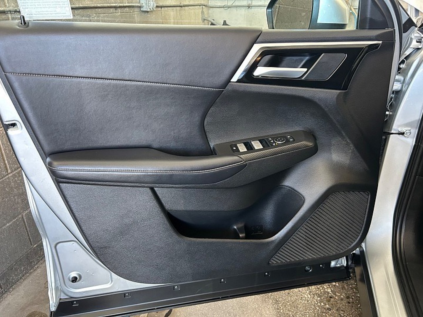 2024 Silver Mitsubishi Outlander (JA4J3VA80RZ) with an 4-Cyl 2.5 Liter engine, Automatic CVT transmission, located at 412 Auto Vista Drive, Palmdale, 93551, (661) 945-0620, 34.592636, -118.136681- Photo#16