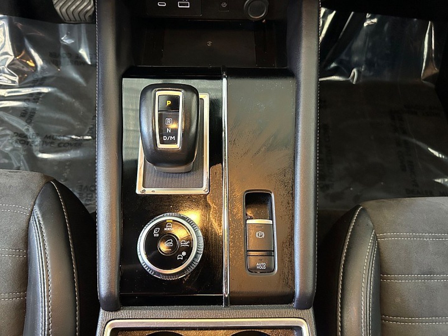2024 Silver Mitsubishi Outlander (JA4J3VA80RZ) with an 4-Cyl 2.5 Liter engine, Automatic CVT transmission, located at 412 Auto Vista Drive, Palmdale, 93551, (661) 945-0620, 34.592636, -118.136681- Photo#18