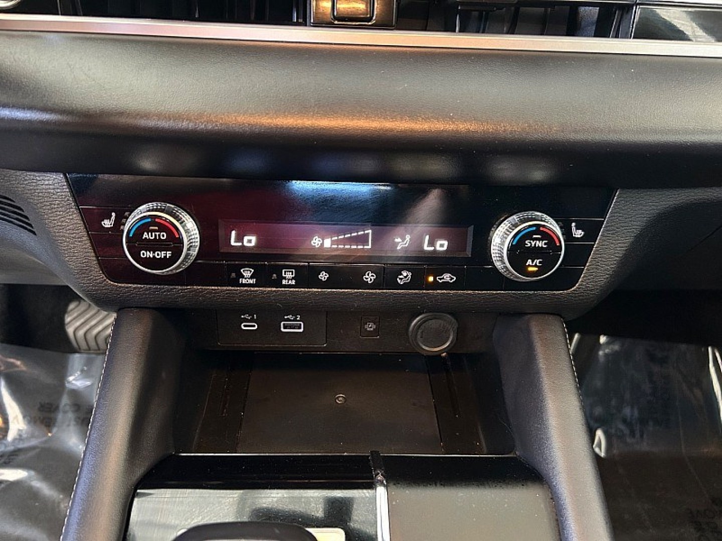 2024 Silver Mitsubishi Outlander (JA4J3VA80RZ) with an 4-Cyl 2.5 Liter engine, Automatic CVT transmission, located at 412 Auto Vista Drive, Palmdale, 93551, (661) 945-0620, 34.592636, -118.136681- Photo#19