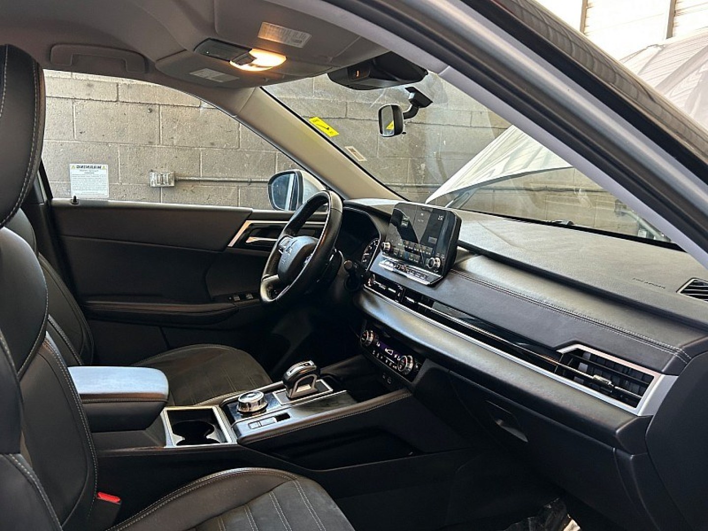 2024 Silver Mitsubishi Outlander (JA4J3VA80RZ) with an 4-Cyl 2.5 Liter engine, Automatic CVT transmission, located at 412 Auto Vista Drive, Palmdale, 93551, (661) 945-0620, 34.592636, -118.136681- Photo#24