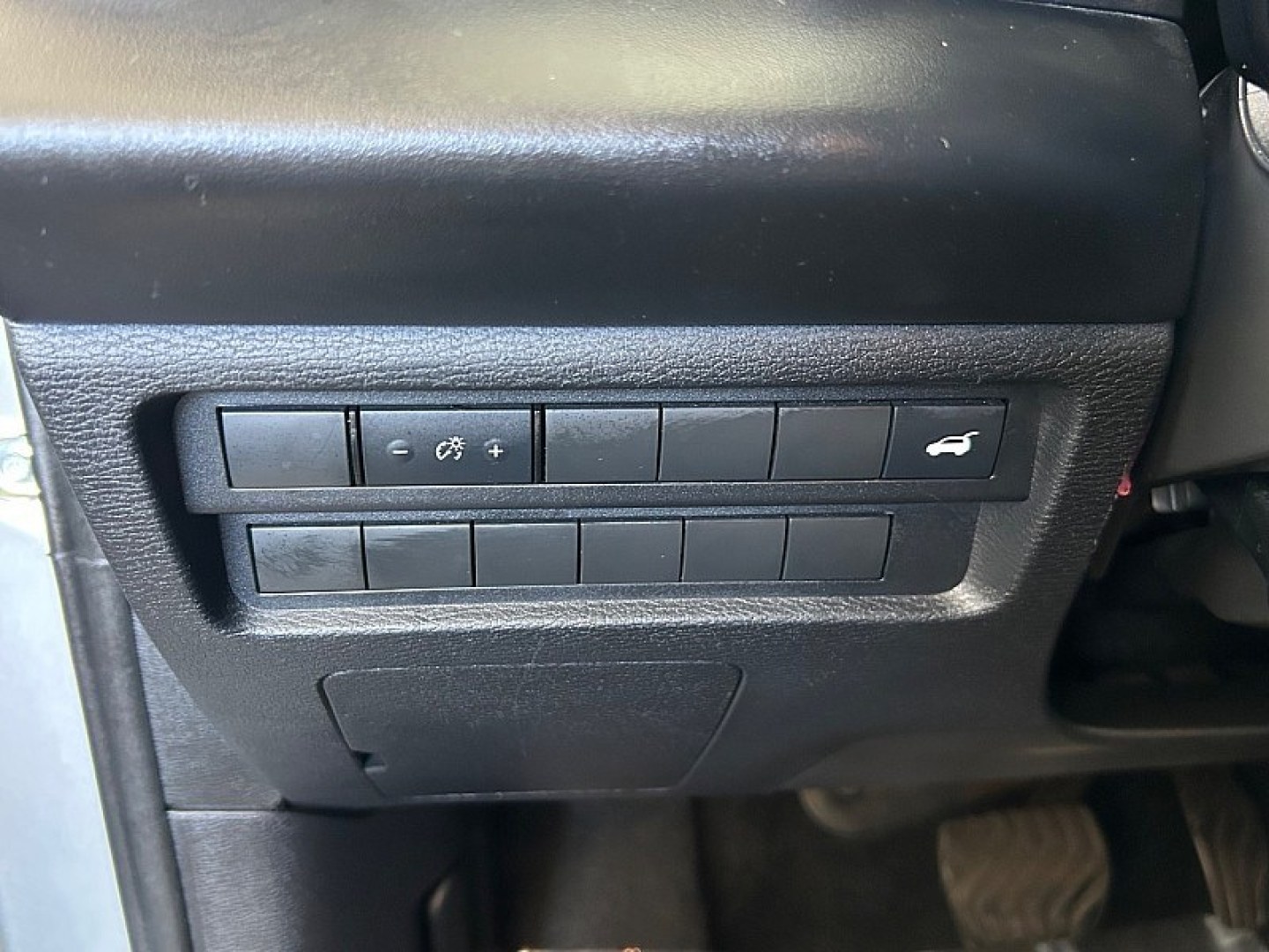 2024 Silver Mitsubishi Outlander (JA4J3VA80RZ) with an 4-Cyl 2.5 Liter engine, Automatic CVT transmission, located at 412 Auto Vista Drive, Palmdale, 93551, (661) 945-0620, 34.592636, -118.136681- Photo#25