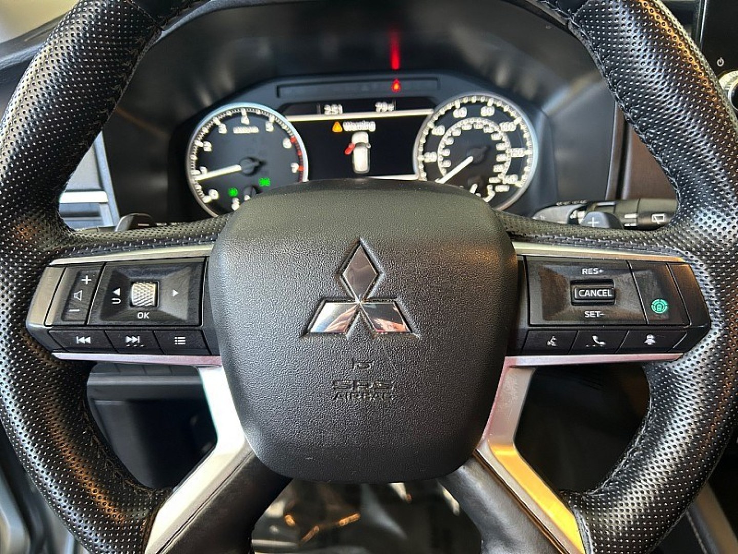 2024 Silver Mitsubishi Outlander (JA4J3VA80RZ) with an 4-Cyl 2.5 Liter engine, Automatic CVT transmission, located at 412 Auto Vista Drive, Palmdale, 93551, (661) 945-0620, 34.592636, -118.136681- Photo#27