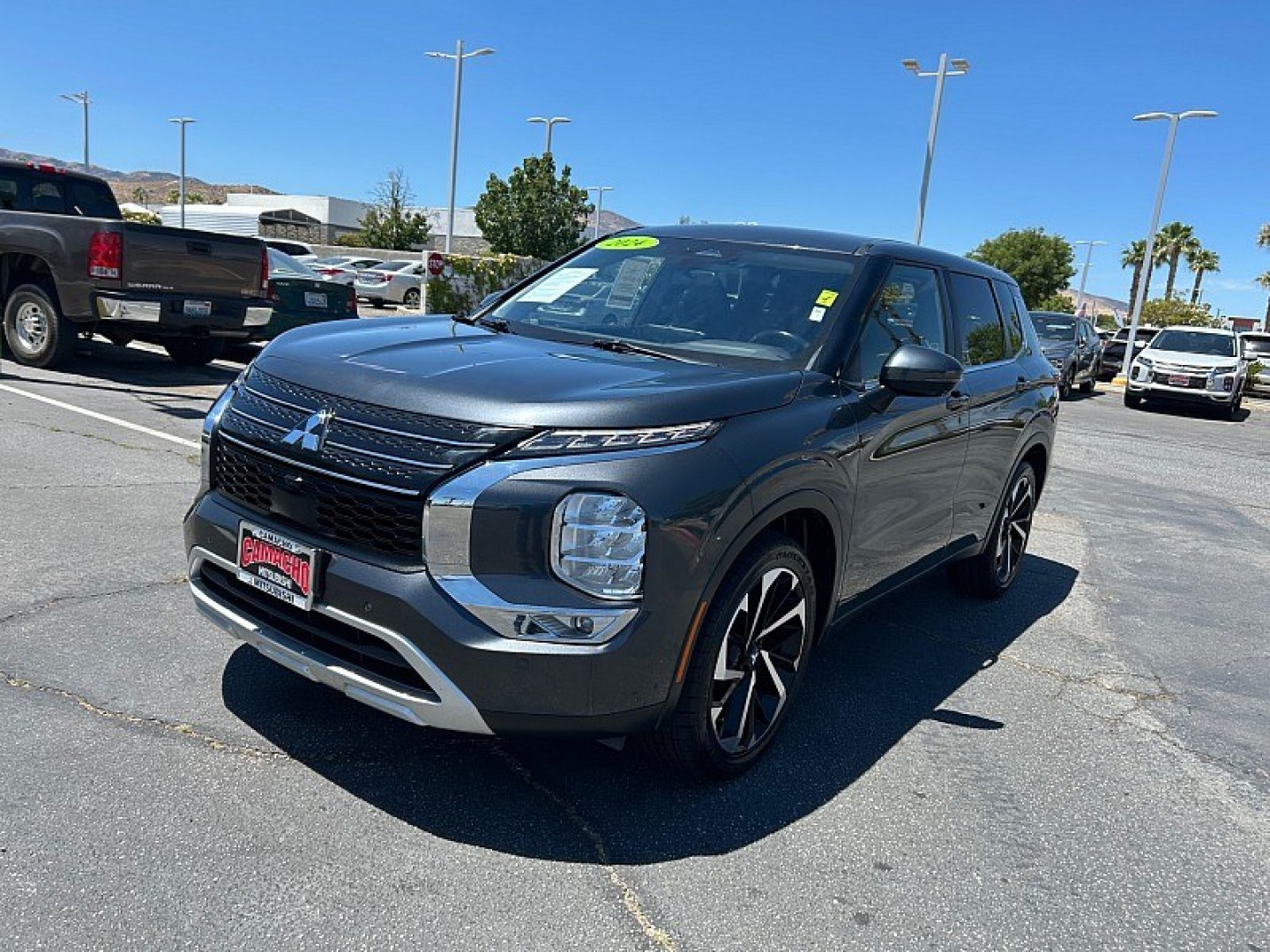 2024 Silver Mitsubishi Outlander (JA4J3VA83RZ) with an 4-Cyl 2.5 Liter engine, Automatic CVT transmission, located at 412 Auto Vista Drive, Palmdale, 93551, (661) 945-0620, 34.592636, -118.136681- Photo#2