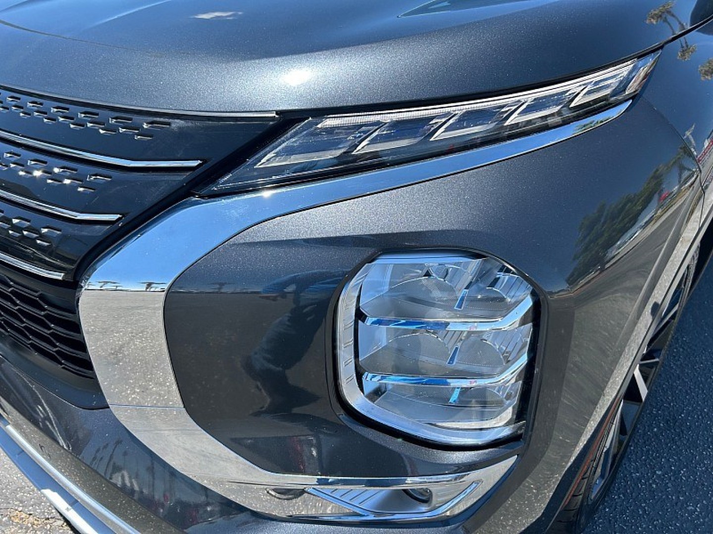 2024 Silver Mitsubishi Outlander (JA4J3VA83RZ) with an 4-Cyl 2.5 Liter engine, Automatic CVT transmission, located at 412 Auto Vista Drive, Palmdale, 93551, (661) 945-0620, 34.592636, -118.136681- Photo#4