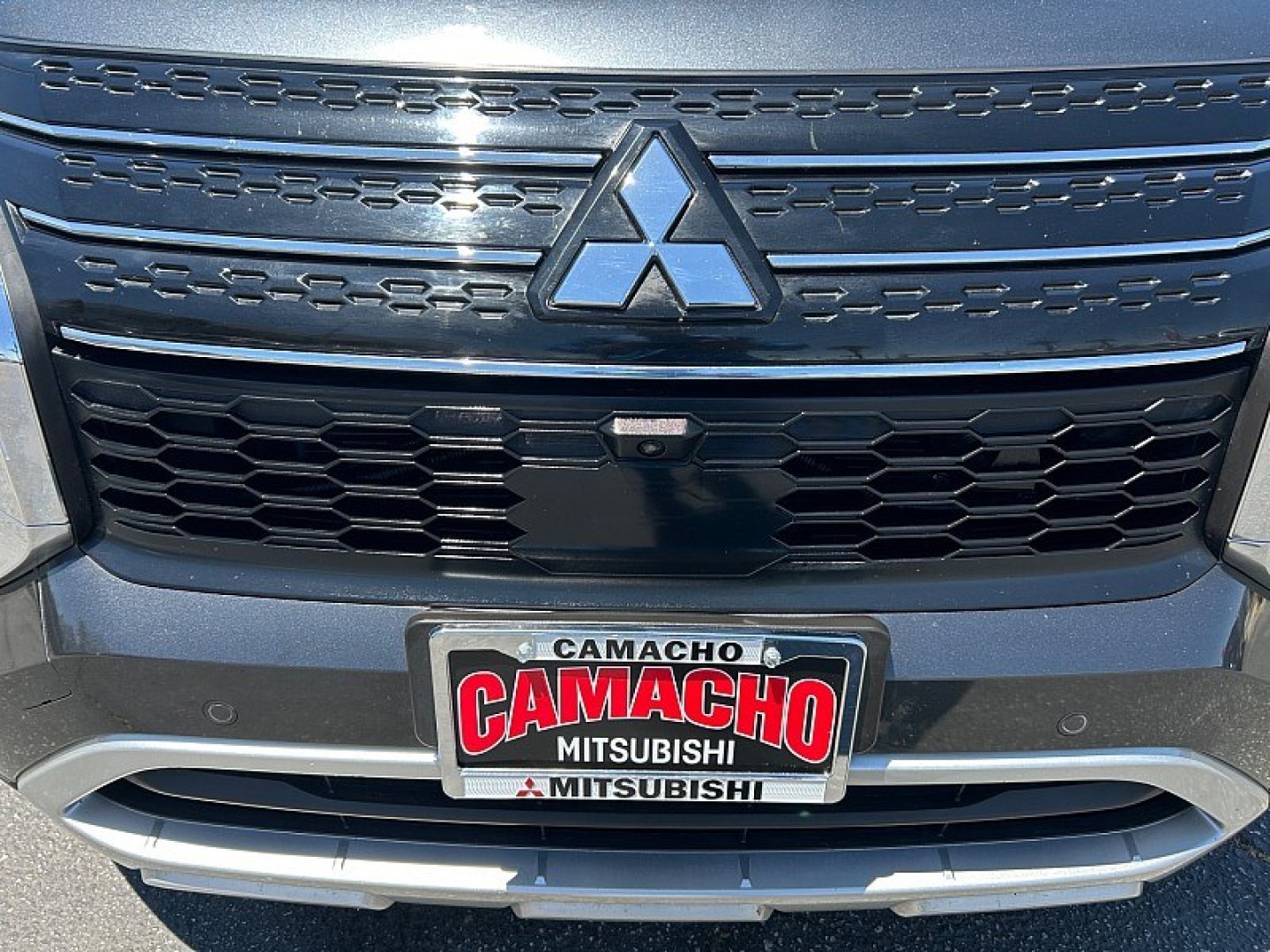 2024 Silver Mitsubishi Outlander (JA4J3VA83RZ) with an 4-Cyl 2.5 Liter engine, Automatic CVT transmission, located at 412 Auto Vista Drive, Palmdale, 93551, (661) 945-0620, 34.592636, -118.136681- Photo#5
