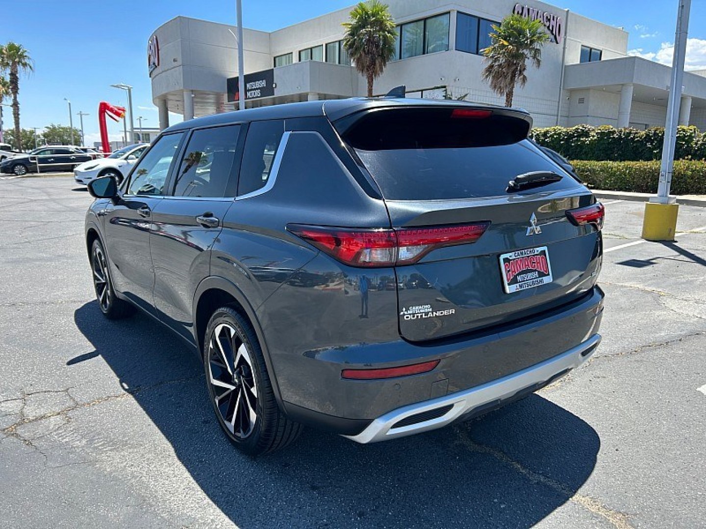 2024 Silver Mitsubishi Outlander (JA4J3VA83RZ) with an 4-Cyl 2.5 Liter engine, Automatic CVT transmission, located at 412 Auto Vista Drive, Palmdale, 93551, (661) 945-0620, 34.592636, -118.136681- Photo#9