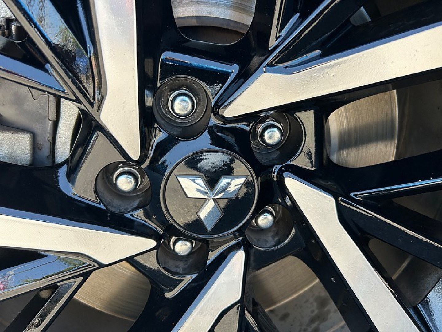 2024 Silver Mitsubishi Outlander (JA4J3VA83RZ) with an 4-Cyl 2.5 Liter engine, Automatic CVT transmission, located at 412 Auto Vista Drive, Palmdale, 93551, (661) 945-0620, 34.592636, -118.136681- Photo#15
