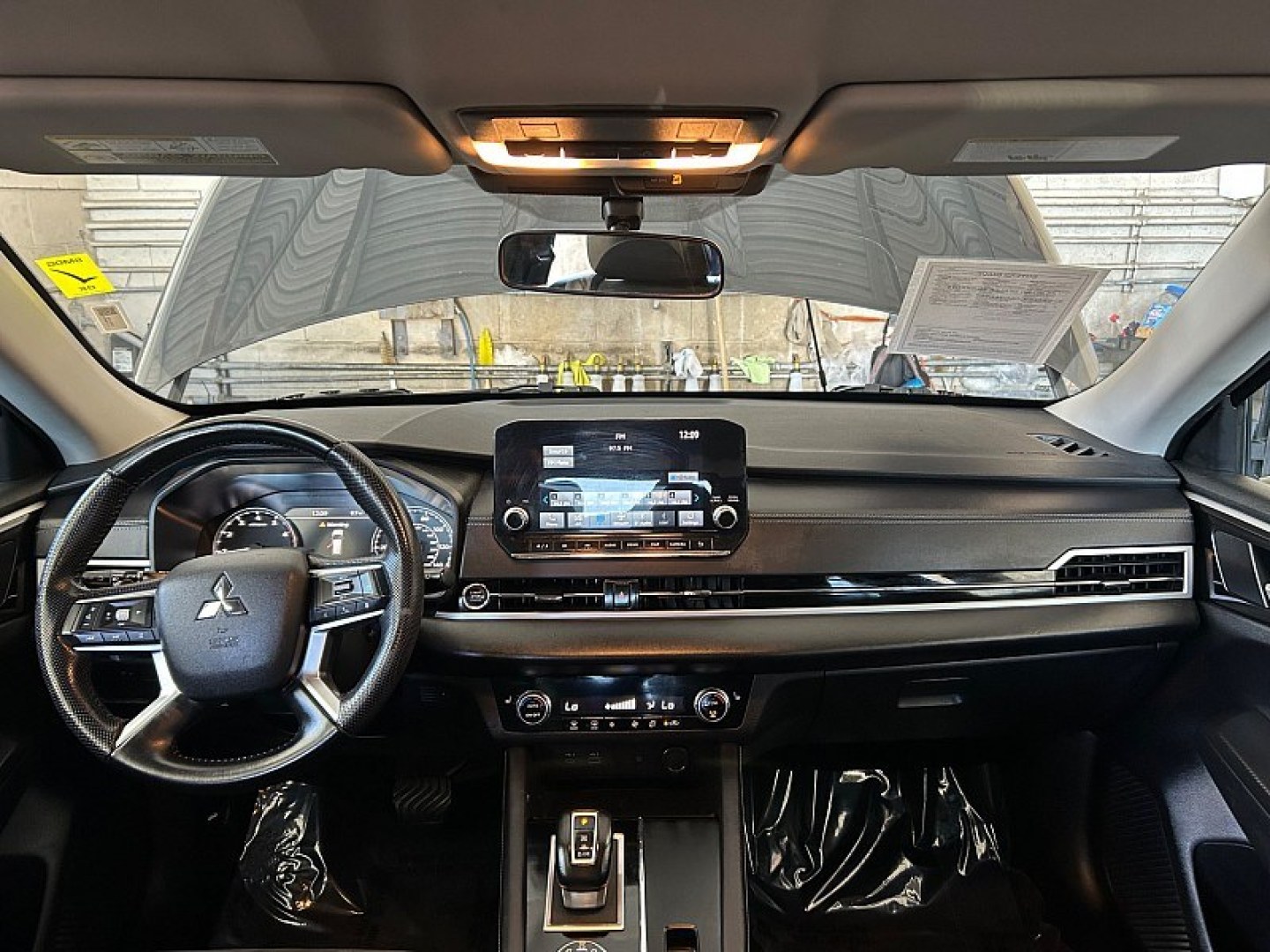 2024 Silver Mitsubishi Outlander (JA4J3VA83RZ) with an 4-Cyl 2.5 Liter engine, Automatic CVT transmission, located at 412 Auto Vista Drive, Palmdale, 93551, (661) 945-0620, 34.592636, -118.136681- Photo#18