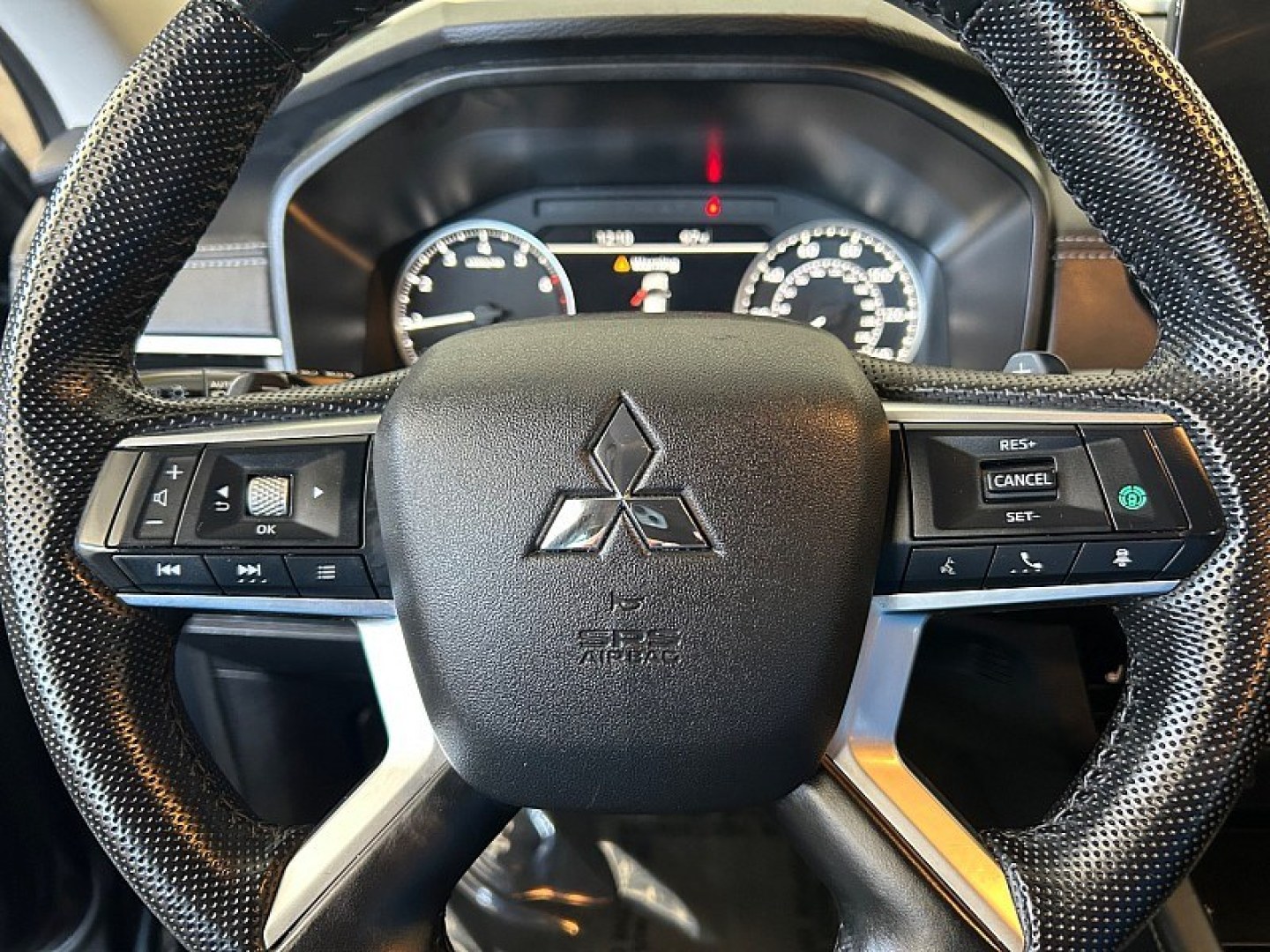 2024 Silver Mitsubishi Outlander (JA4J3VA83RZ) with an 4-Cyl 2.5 Liter engine, Automatic CVT transmission, located at 412 Auto Vista Drive, Palmdale, 93551, (661) 945-0620, 34.592636, -118.136681- Photo#25