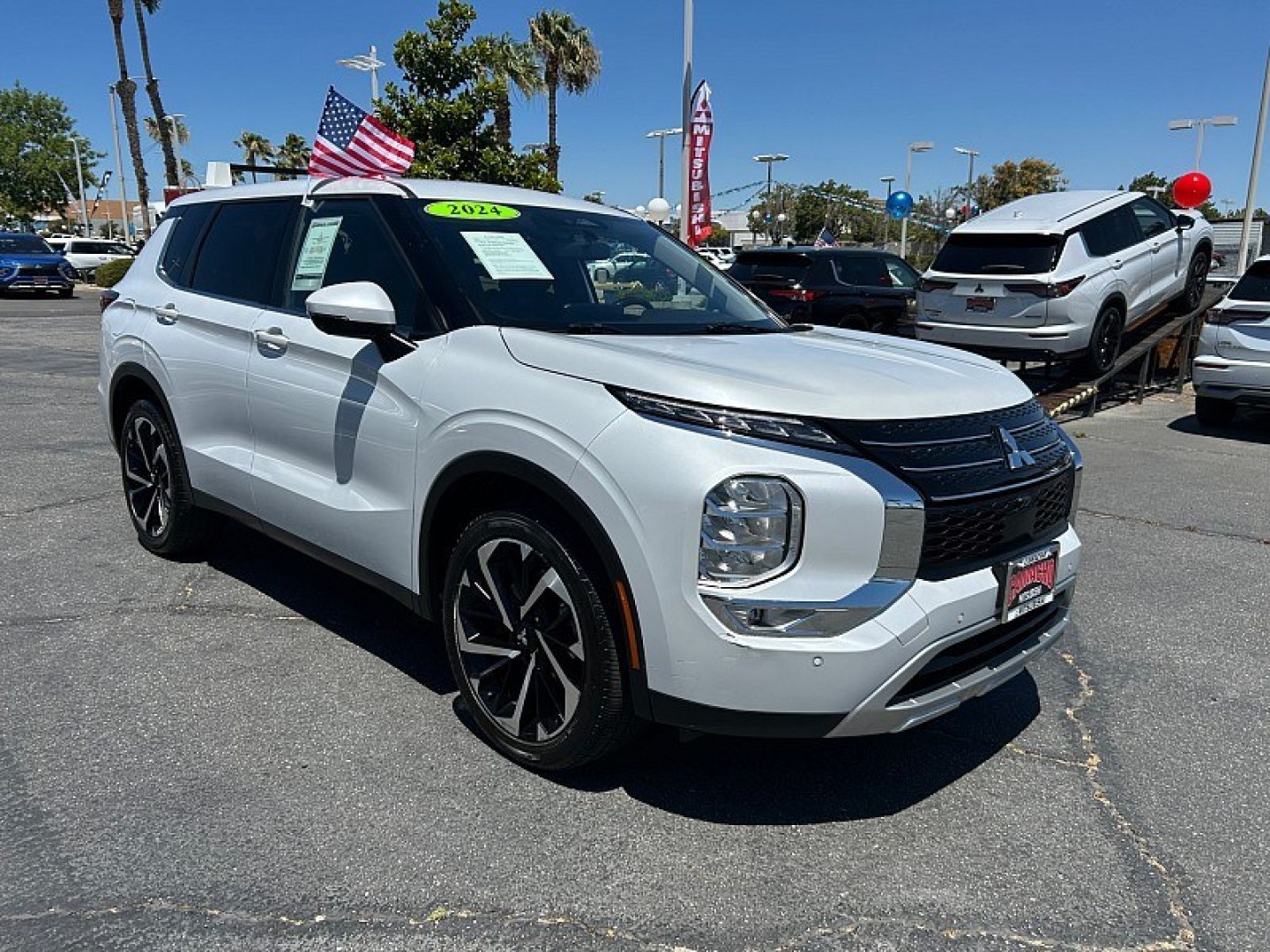 2024 White Mitsubishi Outlander (JA4J3VA89RZ) with an 4-Cyl 2.5 Liter engine, Automatic CVT transmission, located at 412 Auto Vista Drive, Palmdale, 93551, (661) 945-0620, 34.592636, -118.136681- Photo#0
