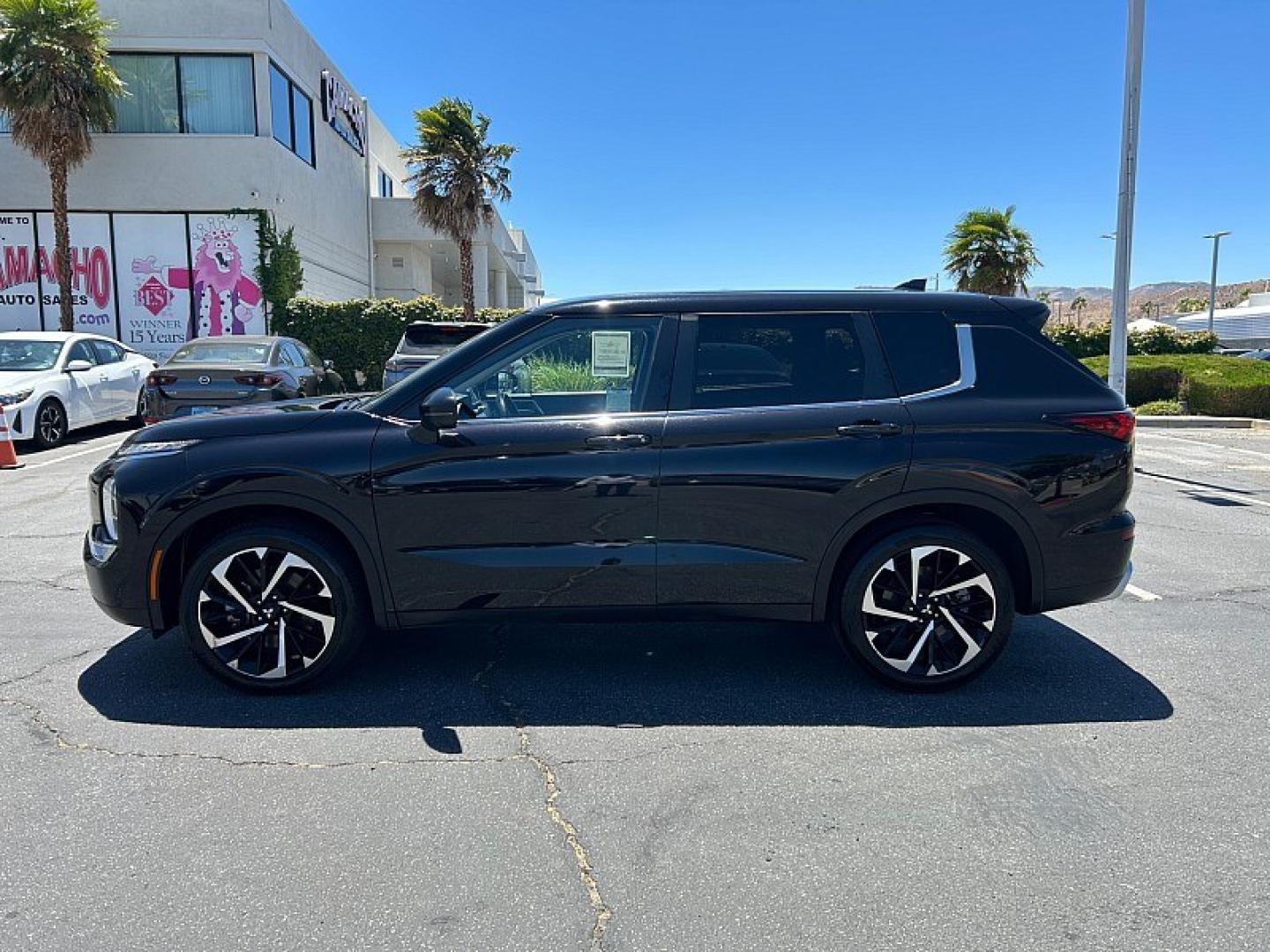 2024 Black Mitsubishi Outlander (JA4J3VA85RZ) with an 4-Cyl 2.5 Liter engine, Automatic CVT transmission, located at 412 Auto Vista Drive, Palmdale, 93551, (661) 945-0620, 34.592636, -118.136681- Photo#3