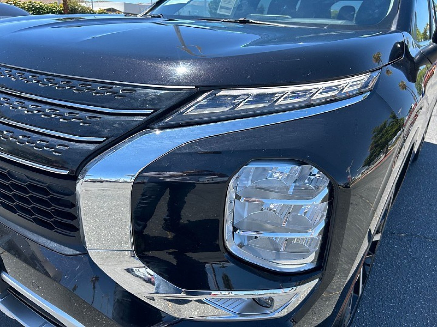2024 Black Mitsubishi Outlander (JA4J3VA85RZ) with an 4-Cyl 2.5 Liter engine, Automatic CVT transmission, located at 412 Auto Vista Drive, Palmdale, 93551, (661) 945-0620, 34.592636, -118.136681- Photo#4