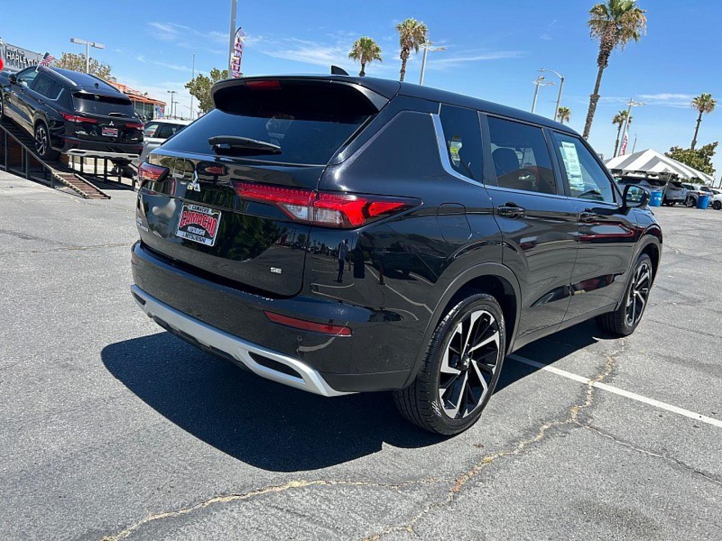 2024 Black Mitsubishi Outlander (JA4J3VA85RZ) with an 4-Cyl 2.5 Liter engine, Automatic CVT transmission, located at 412 Auto Vista Drive, Palmdale, 93551, (661) 945-0620, 34.592636, -118.136681- Photo#7