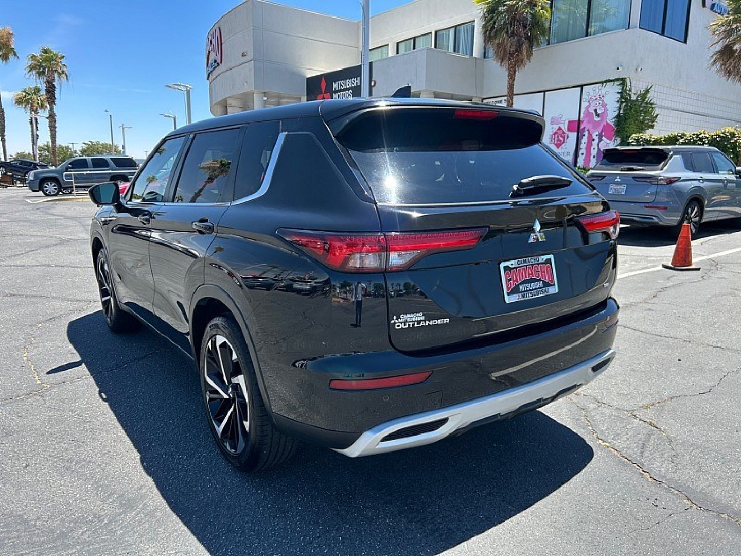 2024 Black Mitsubishi Outlander (JA4J3VA85RZ) with an 4-Cyl 2.5 Liter engine, Automatic CVT transmission, located at 412 Auto Vista Drive, Palmdale, 93551, (661) 945-0620, 34.592636, -118.136681- Photo#9
