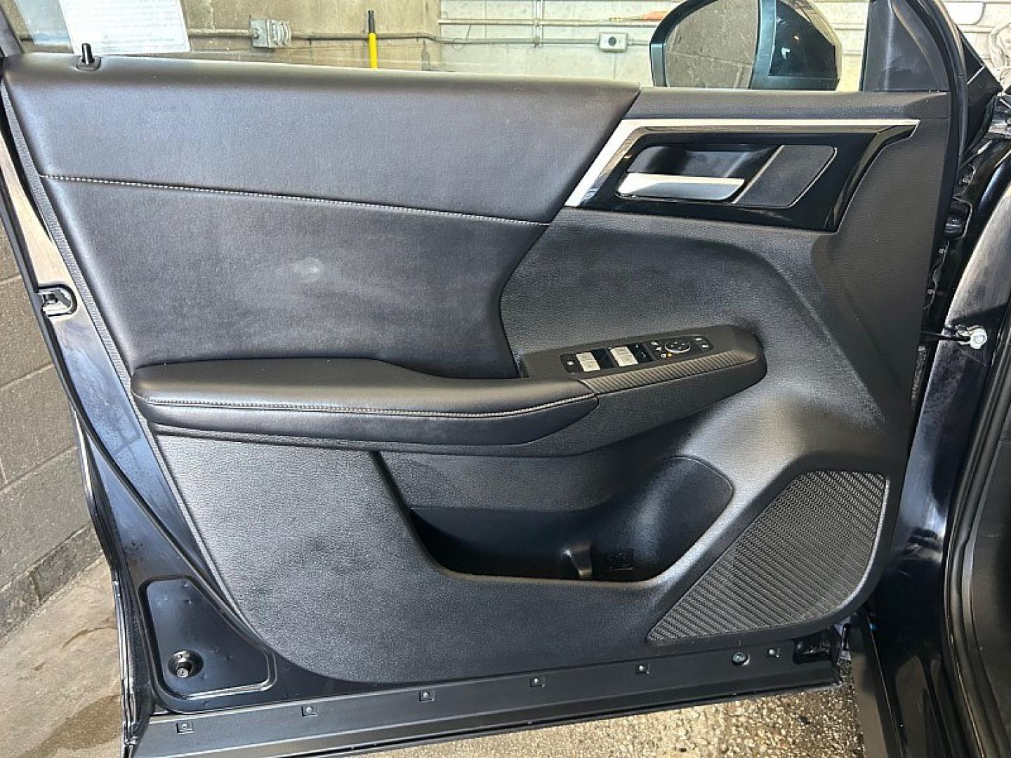 2024 Black Mitsubishi Outlander (JA4J3VA85RZ) with an 4-Cyl 2.5 Liter engine, Automatic CVT transmission, located at 412 Auto Vista Drive, Palmdale, 93551, (661) 945-0620, 34.592636, -118.136681- Photo#16