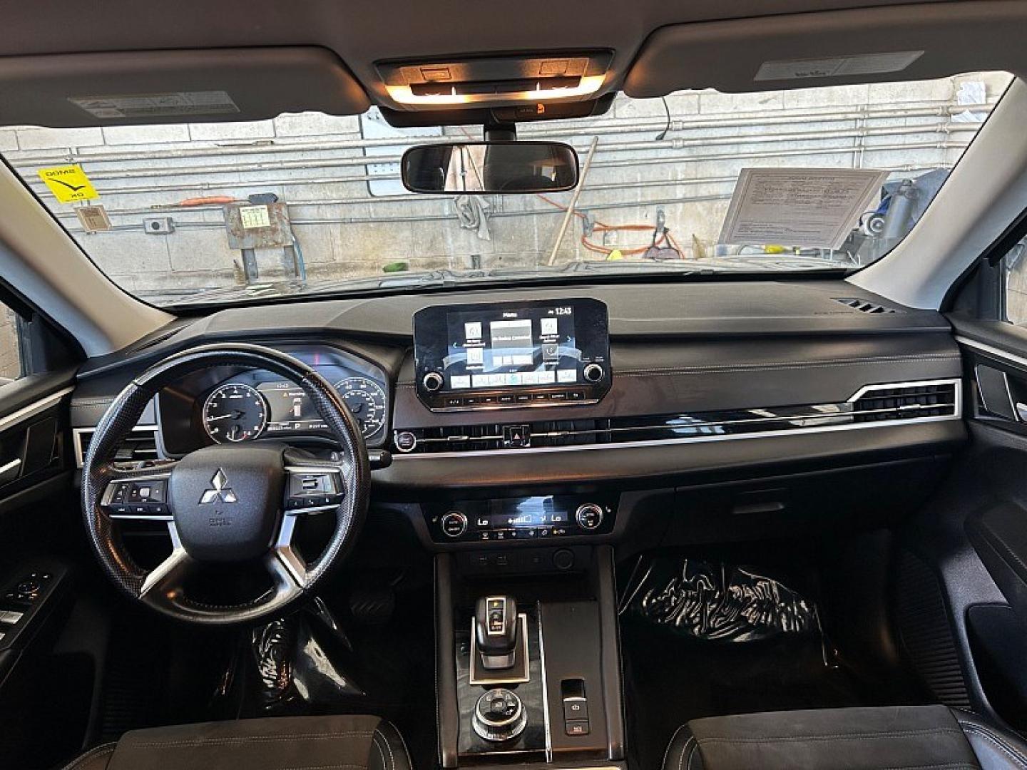 2024 Black Mitsubishi Outlander (JA4J3VA85RZ) with an 4-Cyl 2.5 Liter engine, Automatic CVT transmission, located at 412 Auto Vista Drive, Palmdale, 93551, (661) 945-0620, 34.592636, -118.136681- Photo#18