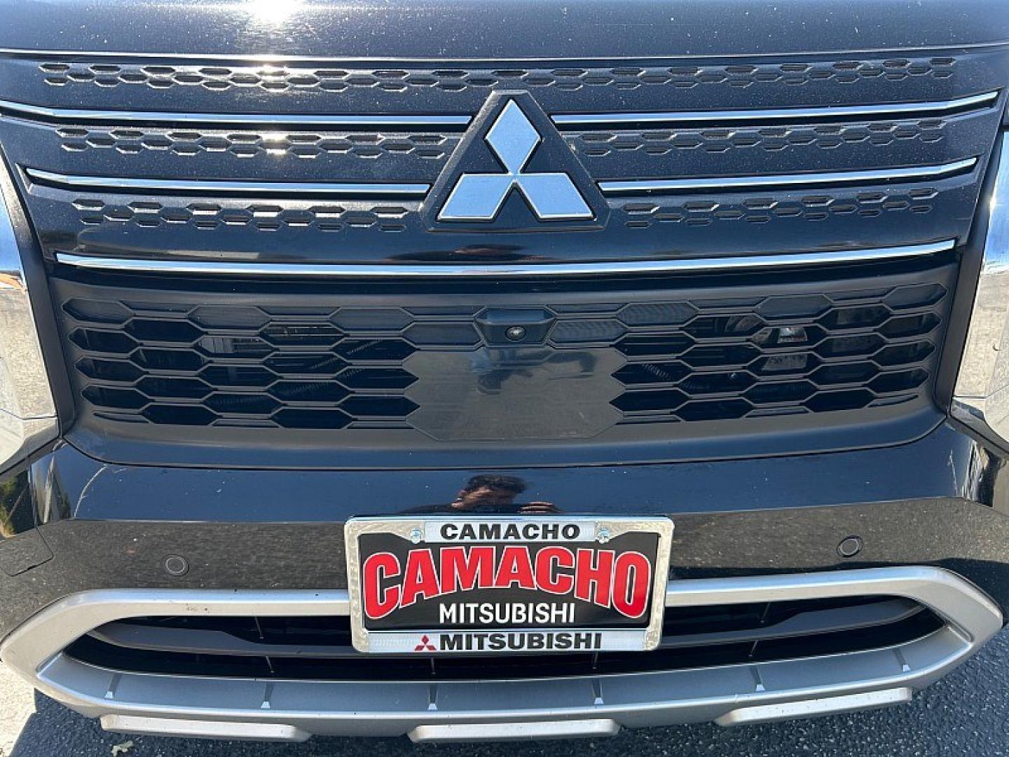 2024 Black Mitsubishi Outlander (JA4J3VA80RZ) with an 4-Cyl 2.5 Liter engine, Automatic CVT transmission, located at 412 Auto Vista Drive, Palmdale, 93551, (661) 945-0620, 34.592636, -118.136681- Photo#8
