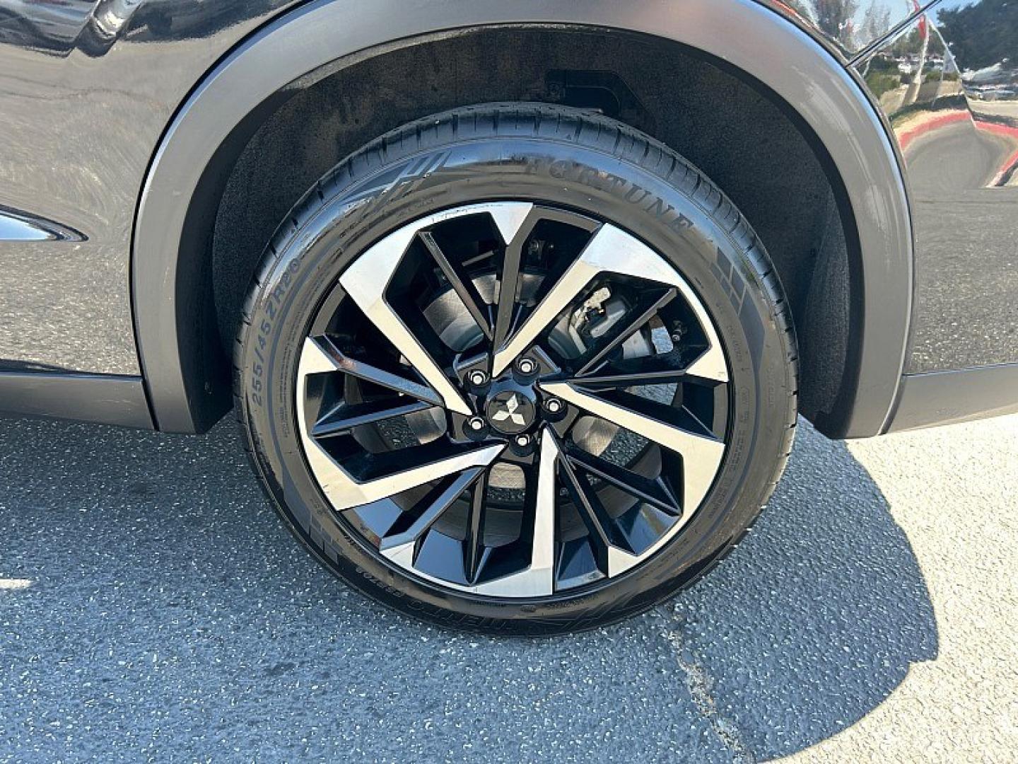 2024 Black Mitsubishi Outlander (JA4J3VA80RZ) with an 4-Cyl 2.5 Liter engine, Automatic CVT transmission, located at 412 Auto Vista Drive, Palmdale, 93551, (661) 945-0620, 34.592636, -118.136681- Photo#13