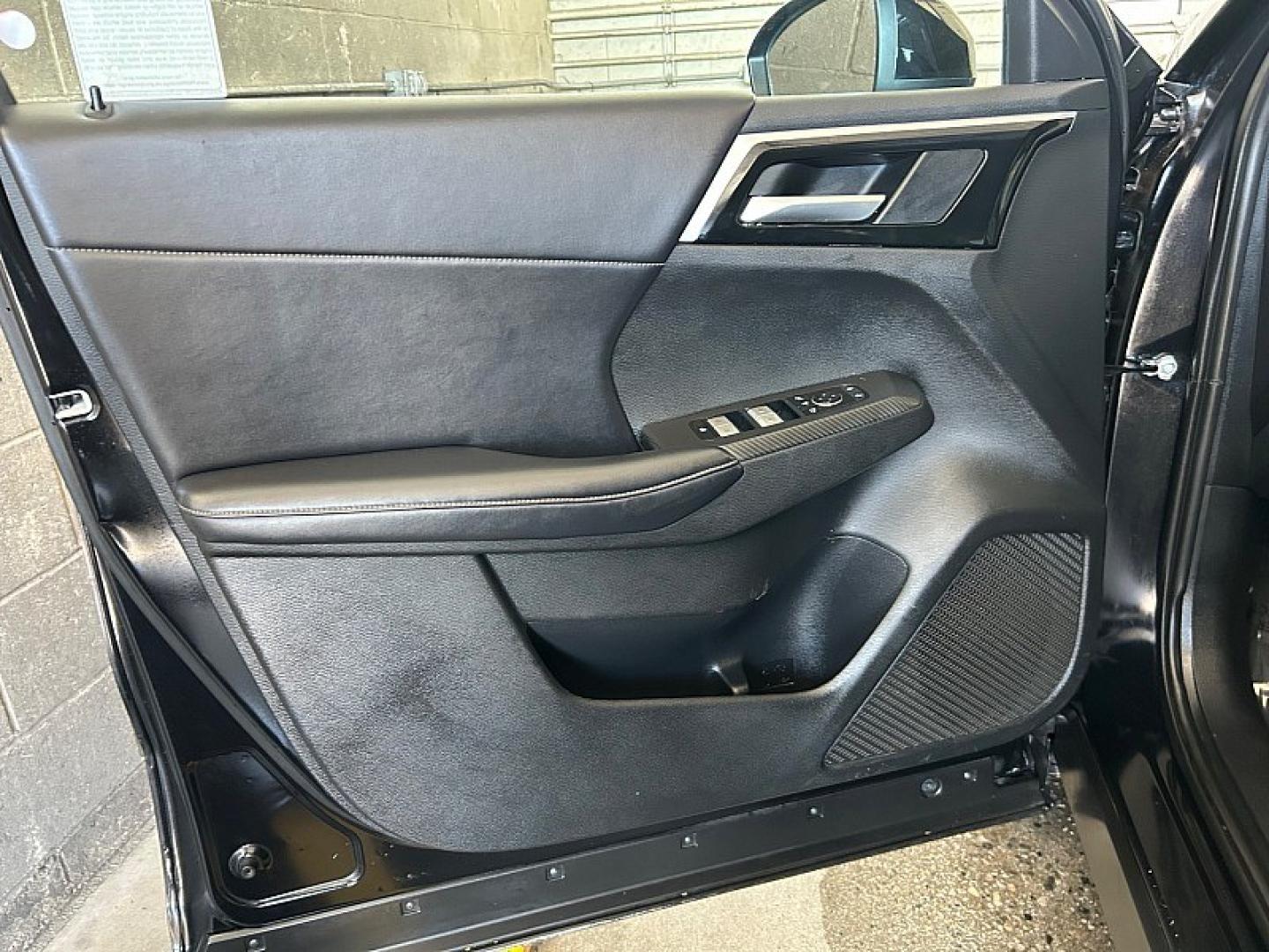 2024 Black Mitsubishi Outlander (JA4J3VA80RZ) with an 4-Cyl 2.5 Liter engine, Automatic CVT transmission, located at 412 Auto Vista Drive, Palmdale, 93551, (661) 945-0620, 34.592636, -118.136681- Photo#16