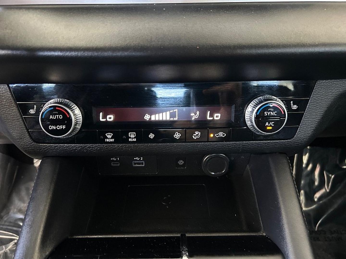 2024 Black Mitsubishi Outlander (JA4J3VA80RZ) with an 4-Cyl 2.5 Liter engine, Automatic CVT transmission, located at 412 Auto Vista Drive, Palmdale, 93551, (661) 945-0620, 34.592636, -118.136681- Photo#19