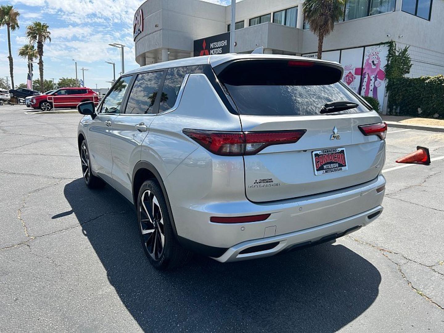 2024 Silver Mitsubishi Outlander (JA4J3VA84RZ) with an 4-Cyl 2.5 Liter engine, Automatic CVT transmission, located at 412 Auto Vista Drive, Palmdale, 93551, (661) 945-0620, 34.592636, -118.136681- Photo#4
