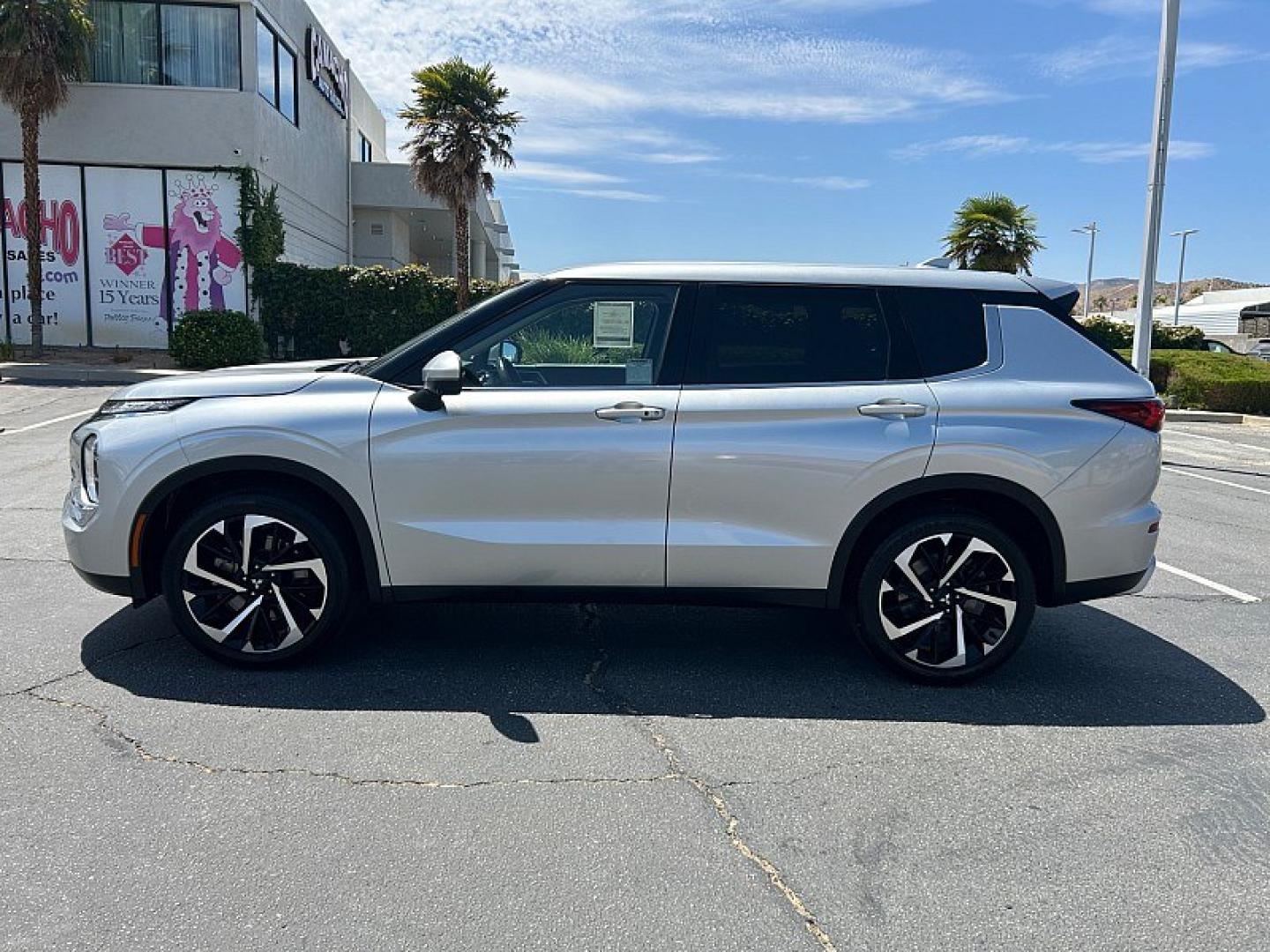 2024 Silver Mitsubishi Outlander (JA4J3VA84RZ) with an 4-Cyl 2.5 Liter engine, Automatic CVT transmission, located at 412 Auto Vista Drive, Palmdale, 93551, (661) 945-0620, 34.592636, -118.136681- Photo#5