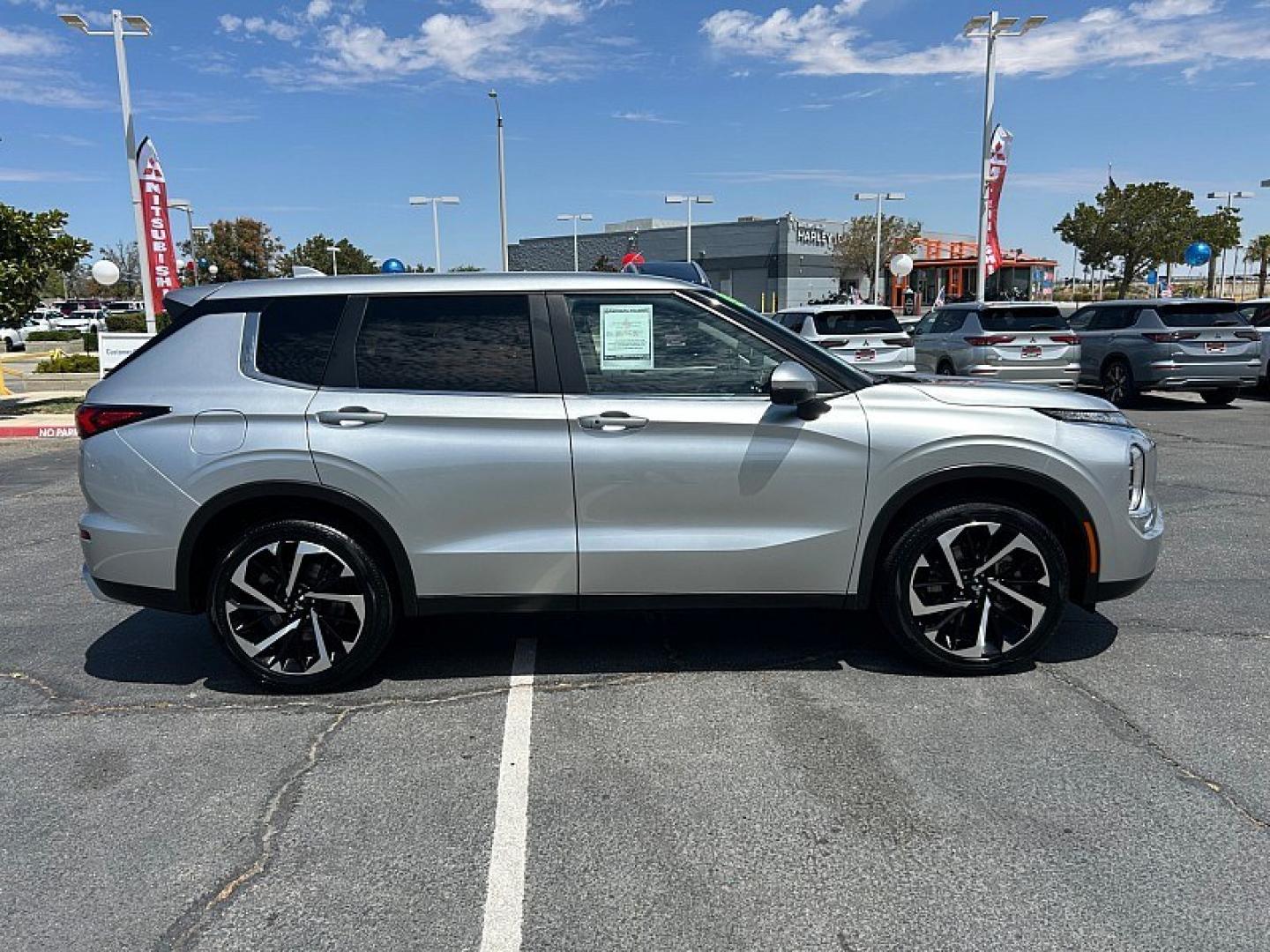 2024 Silver Mitsubishi Outlander (JA4J3VA84RZ) with an 4-Cyl 2.5 Liter engine, Automatic CVT transmission, located at 412 Auto Vista Drive, Palmdale, 93551, (661) 945-0620, 34.592636, -118.136681- Photo#10