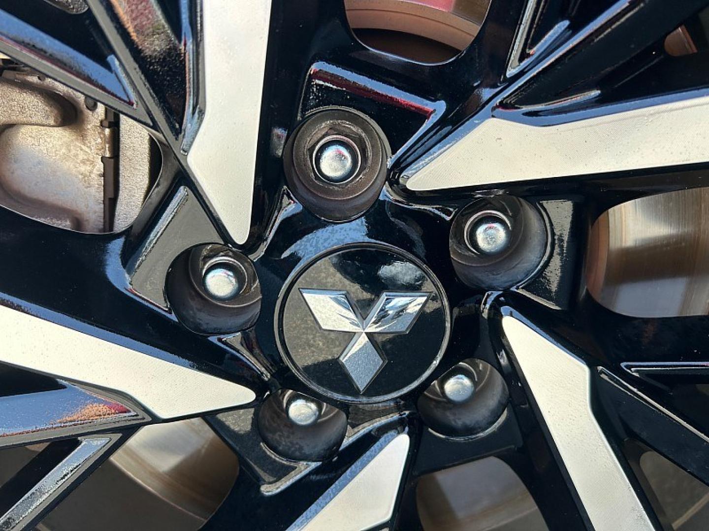 2024 Silver Mitsubishi Outlander (JA4J3VA84RZ) with an 4-Cyl 2.5 Liter engine, Automatic CVT transmission, located at 412 Auto Vista Drive, Palmdale, 93551, (661) 945-0620, 34.592636, -118.136681- Photo#15