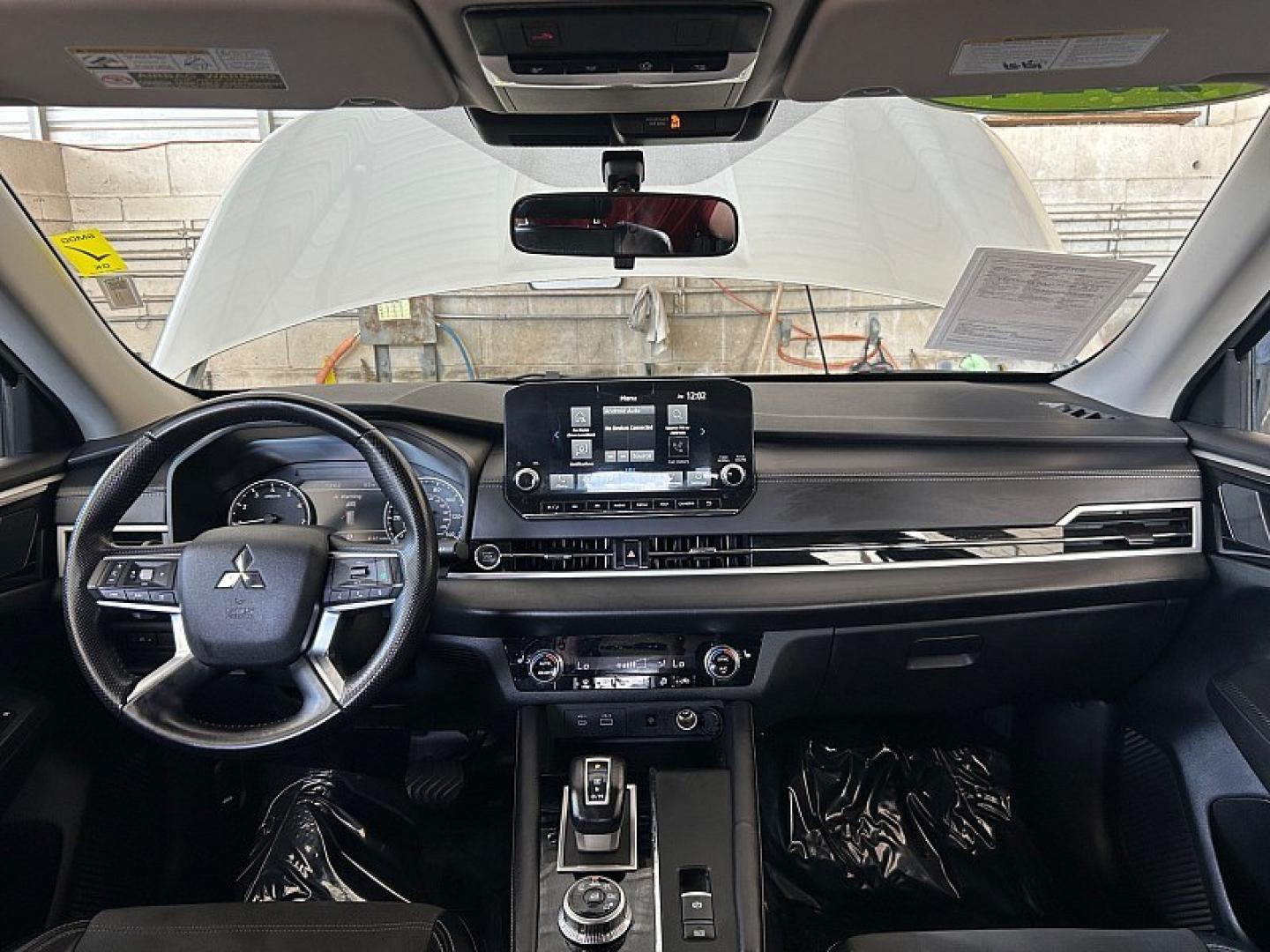 2024 Silver Mitsubishi Outlander (JA4J3VA84RZ) with an 4-Cyl 2.5 Liter engine, Automatic CVT transmission, located at 412 Auto Vista Drive, Palmdale, 93551, (661) 945-0620, 34.592636, -118.136681- Photo#18