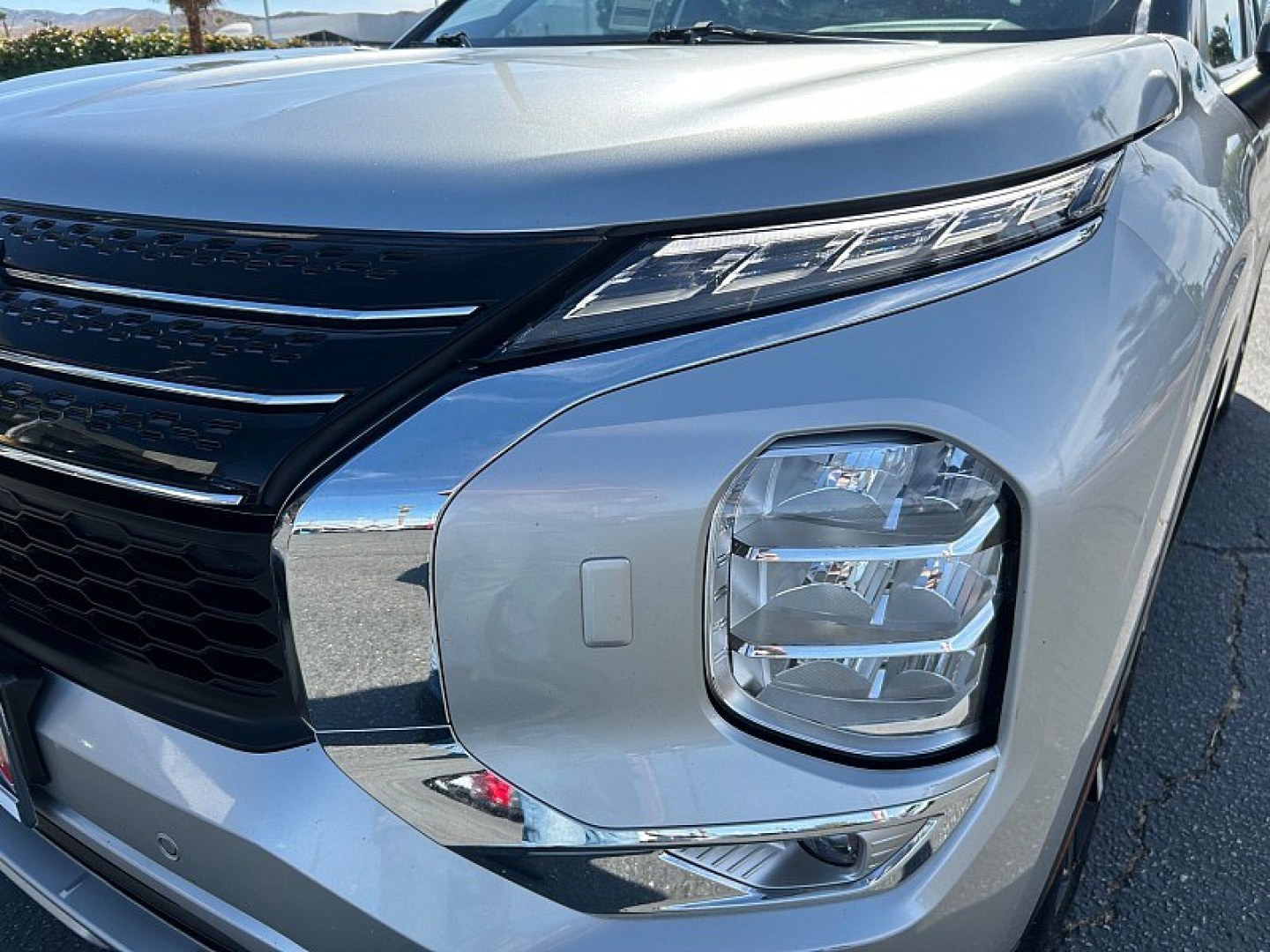 2024 Silver Mitsubishi Outlander (JA4J4VA84RZ) with an 4-Cyl 2.5 Liter engine, Automatic CVT transmission, located at 412 Auto Vista Drive, Palmdale, 93551, (661) 945-0620, 34.592636, -118.136681- Photo#5