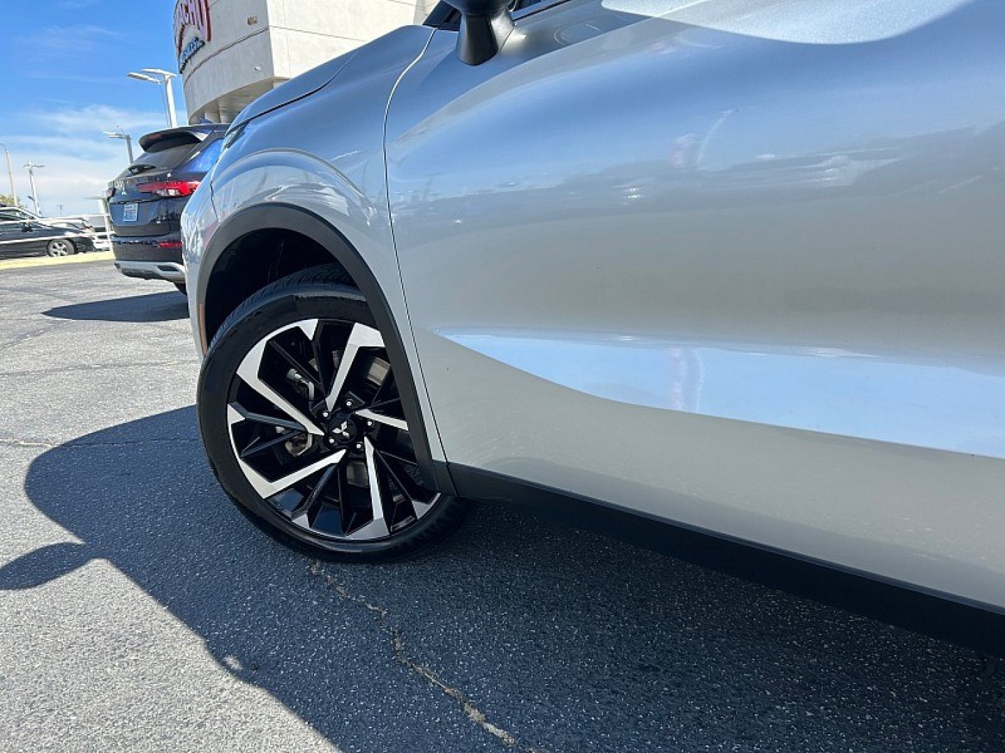 2024 Silver Mitsubishi Outlander (JA4J4VA84RZ) with an 4-Cyl 2.5 Liter engine, Automatic CVT transmission, located at 412 Auto Vista Drive, Palmdale, 93551, (661) 945-0620, 34.592636, -118.136681- Photo#10