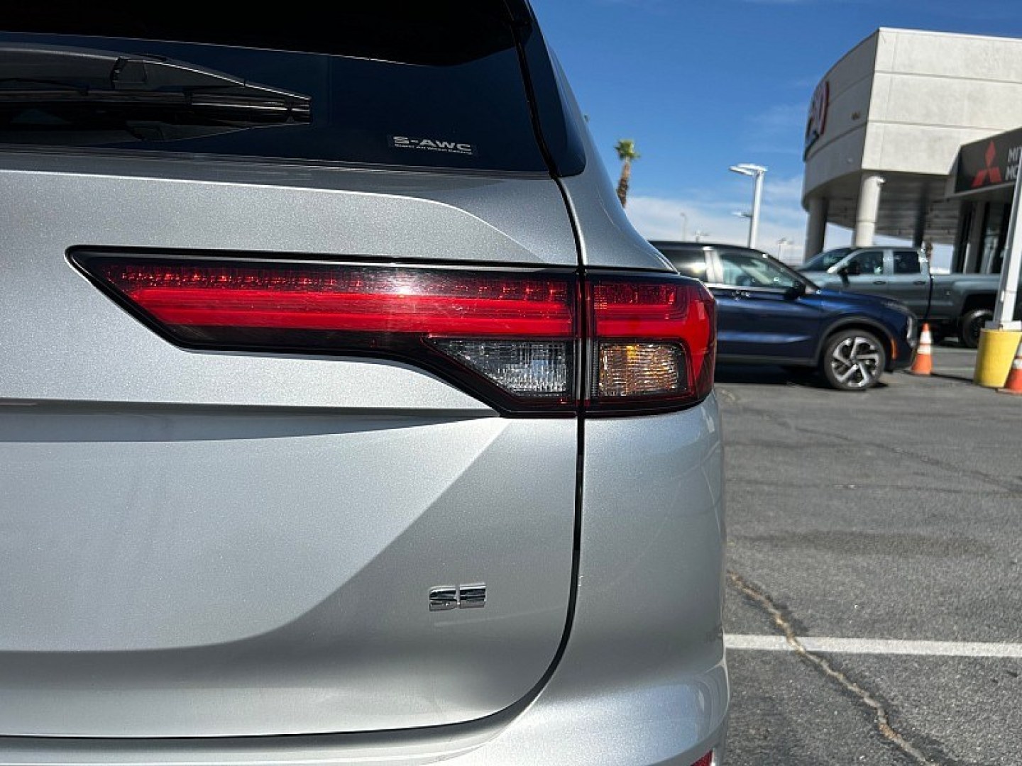 2024 Silver Mitsubishi Outlander (JA4J4VA84RZ) with an 4-Cyl 2.5 Liter engine, Automatic CVT transmission, located at 412 Auto Vista Drive, Palmdale, 93551, (661) 945-0620, 34.592636, -118.136681- Photo#13