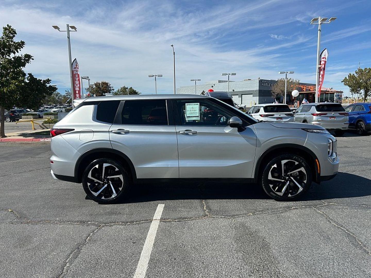 2024 Silver Mitsubishi Outlander (JA4J4VA84RZ) with an 4-Cyl 2.5 Liter engine, Automatic CVT transmission, located at 412 Auto Vista Drive, Palmdale, 93551, (661) 945-0620, 34.592636, -118.136681- Photo#4