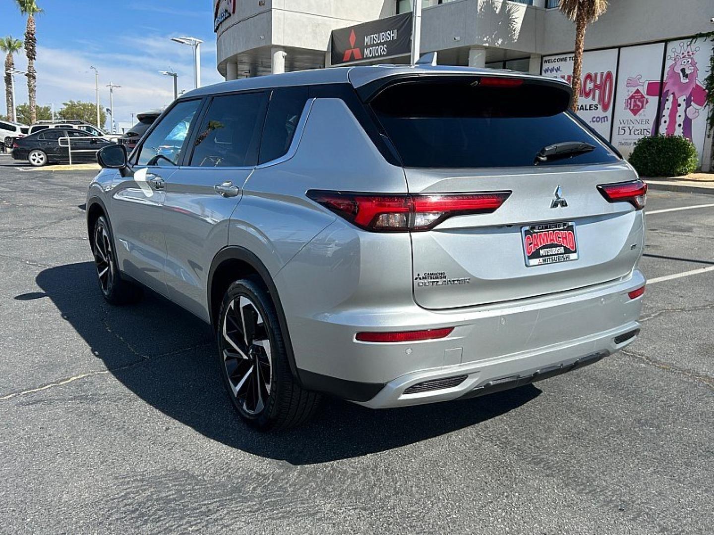 2024 Silver Mitsubishi Outlander (JA4J4VA84RZ) with an 4-Cyl 2.5 Liter engine, Automatic CVT transmission, located at 412 Auto Vista Drive, Palmdale, 93551, (661) 945-0620, 34.592636, -118.136681- Photo#6