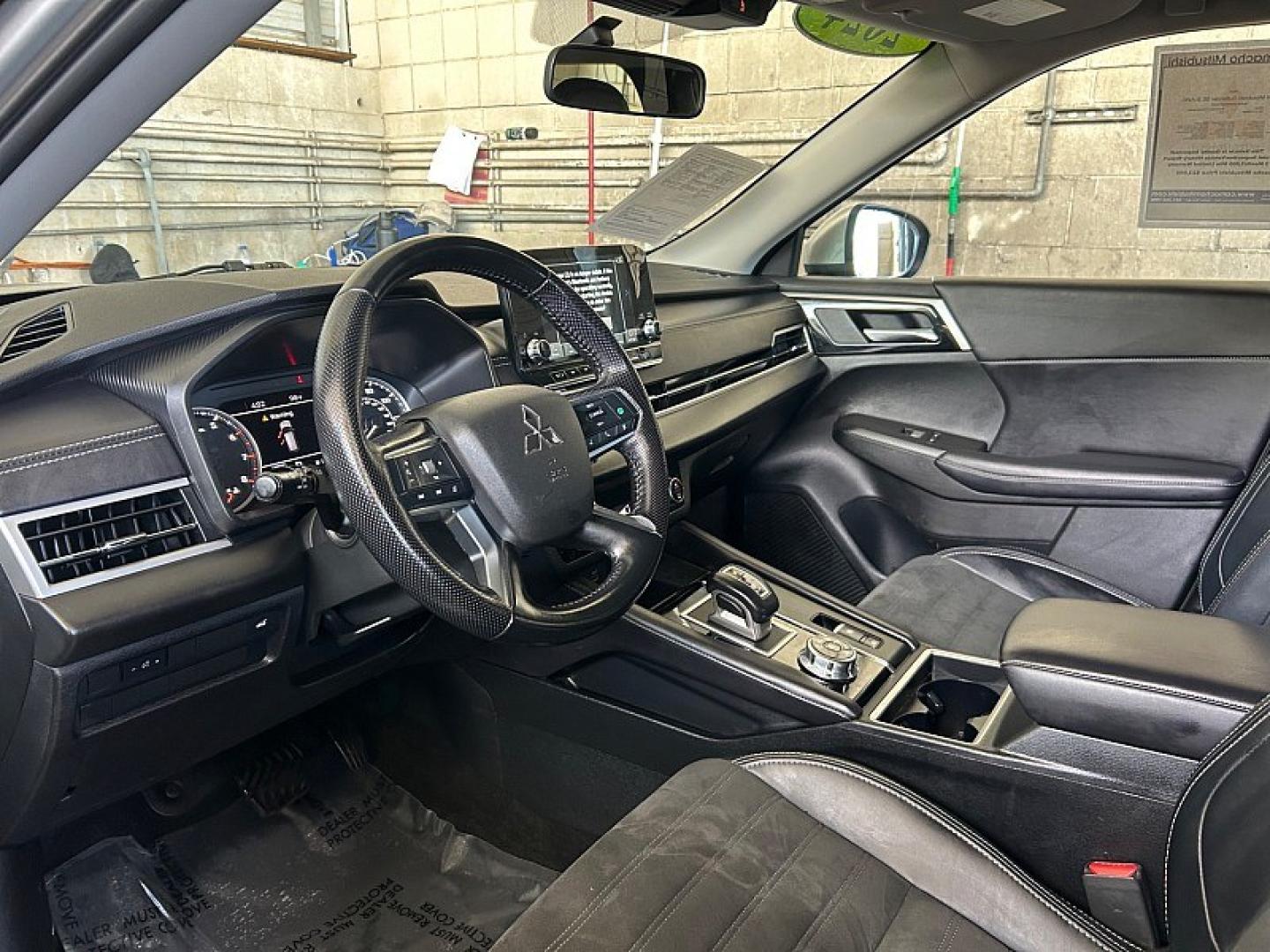 2024 Silver Mitsubishi Outlander (JA4J4VA84RZ) with an 4-Cyl 2.5 Liter engine, Automatic CVT transmission, located at 412 Auto Vista Drive, Palmdale, 93551, (661) 945-0620, 34.592636, -118.136681- Photo#19
