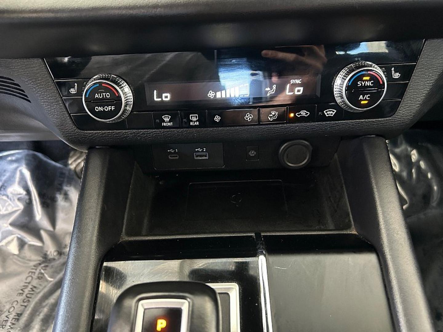 2024 Silver Mitsubishi Outlander (JA4J4VA84RZ) with an 4-Cyl 2.5 Liter engine, Automatic CVT transmission, located at 412 Auto Vista Drive, Palmdale, 93551, (661) 945-0620, 34.592636, -118.136681- Photo#20
