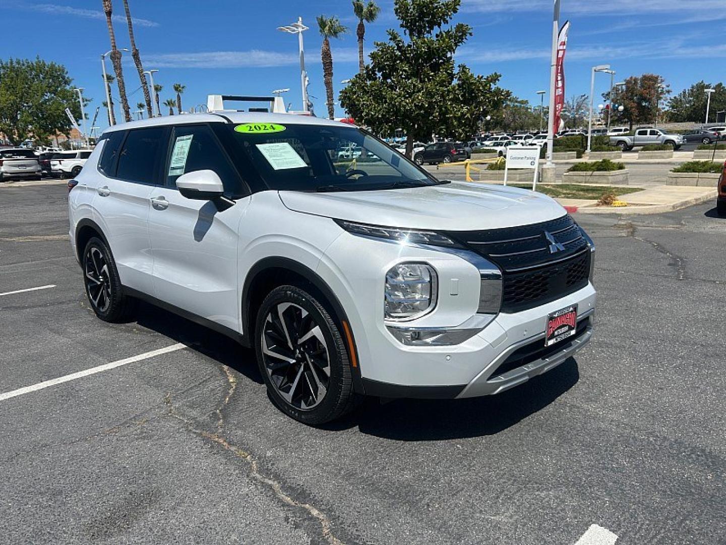 2024 White Mitsubishi Outlander (JA4J4VA82RZ) with an 4-Cyl 2.5 Liter engine, Automatic CVT transmission, located at 412 Auto Vista Drive, Palmdale, 93551, (661) 945-0620, 34.592636, -118.136681- Photo#0