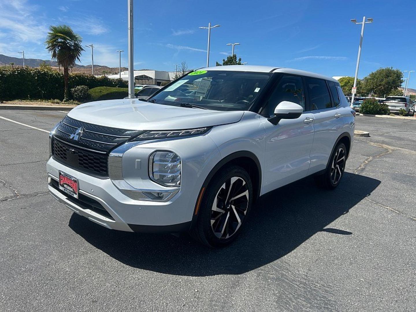 2024 White Mitsubishi Outlander (JA4J4VA82RZ) with an 4-Cyl 2.5 Liter engine, Automatic CVT transmission, located at 412 Auto Vista Drive, Palmdale, 93551, (661) 945-0620, 34.592636, -118.136681- Photo#5
