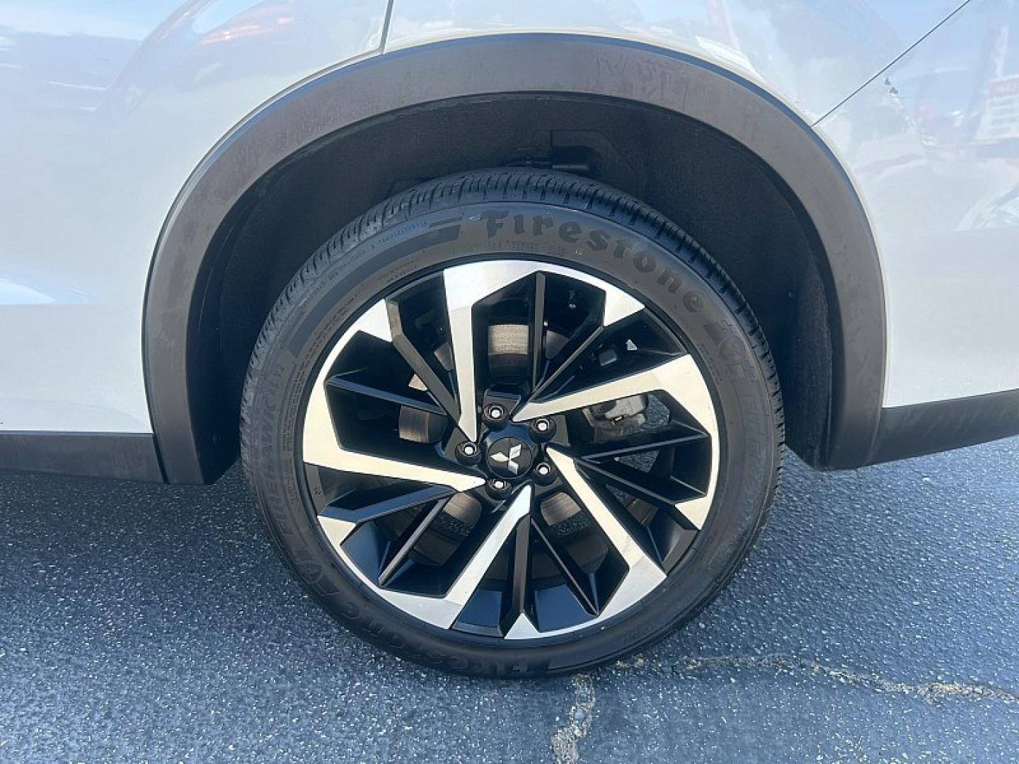 2024 White Mitsubishi Outlander (JA4J4VA82RZ) with an 4-Cyl 2.5 Liter engine, Automatic CVT transmission, located at 412 Auto Vista Drive, Palmdale, 93551, (661) 945-0620, 34.592636, -118.136681- Photo#15