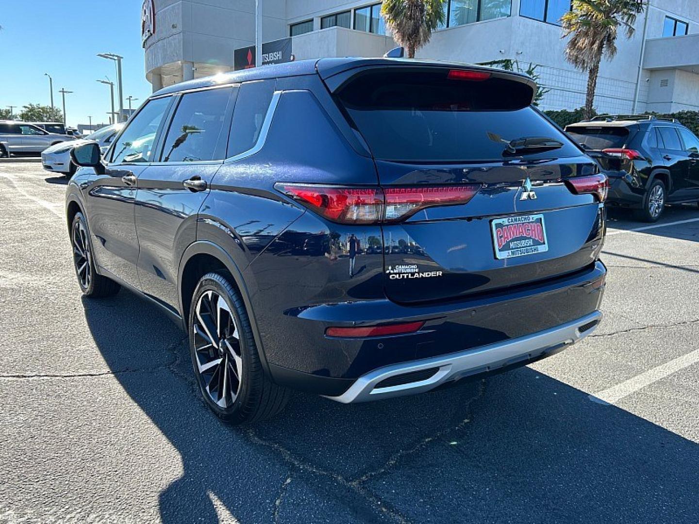 2024 blue Mitsubishi Outlander (JA4J4VA8XRZ) with an 4-Cyl 2.5 Liter engine, Automatic CVT transmission, located at 412 Auto Vista Drive, Palmdale, 93551, (661) 945-0620, 34.592636, -118.136681- Photo#2