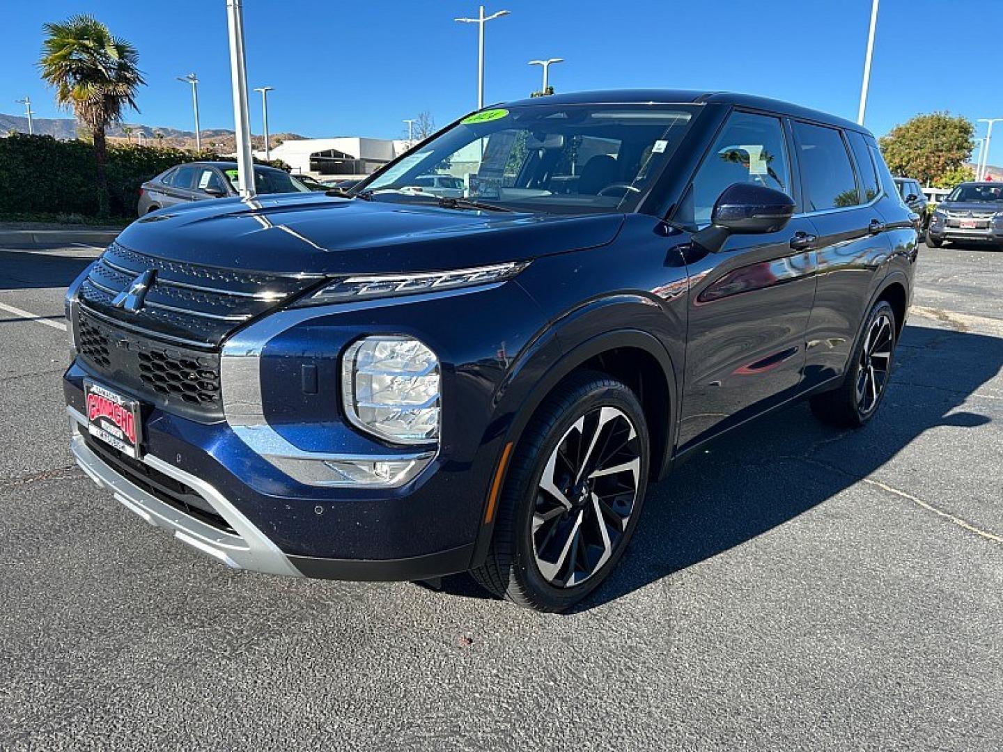 2024 blue Mitsubishi Outlander (JA4J4VA8XRZ) with an 4-Cyl 2.5 Liter engine, Automatic CVT transmission, located at 412 Auto Vista Drive, Palmdale, 93551, (661) 945-0620, 34.592636, -118.136681- Photo#4