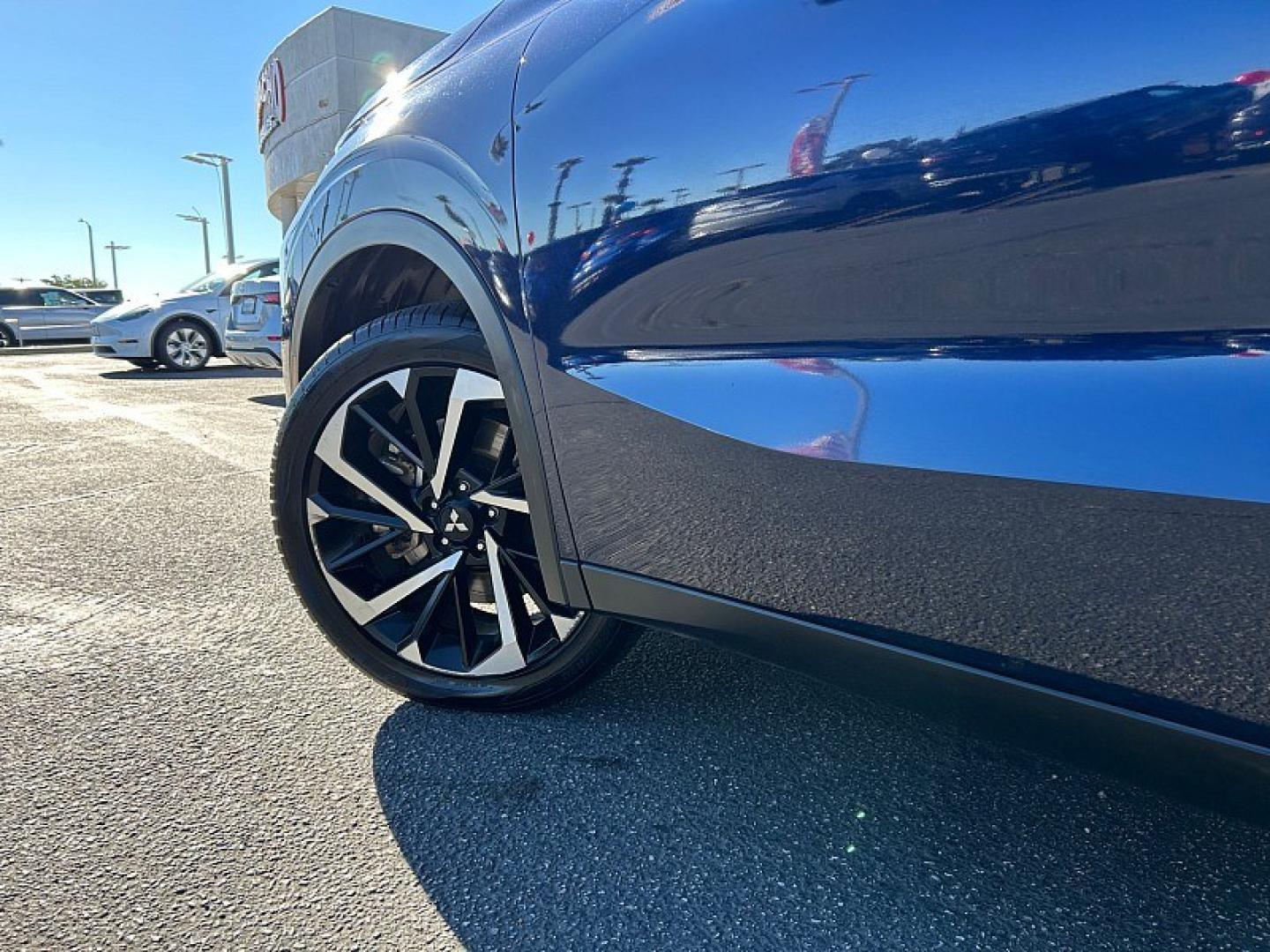 2024 blue Mitsubishi Outlander (JA4J4VA8XRZ) with an 4-Cyl 2.5 Liter engine, Automatic CVT transmission, located at 412 Auto Vista Drive, Palmdale, 93551, (661) 945-0620, 34.592636, -118.136681- Photo#6