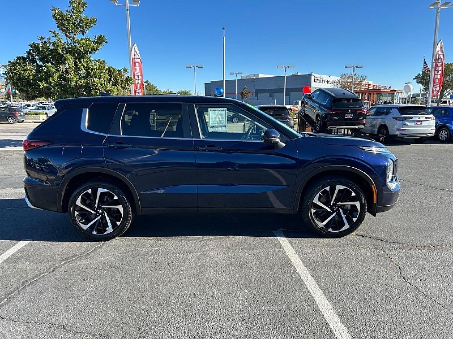 2024 blue Mitsubishi Outlander (JA4J4VA8XRZ) with an 4-Cyl 2.5 Liter engine, Automatic CVT transmission, located at 412 Auto Vista Drive, Palmdale, 93551, (661) 945-0620, 34.592636, -118.136681- Photo#9
