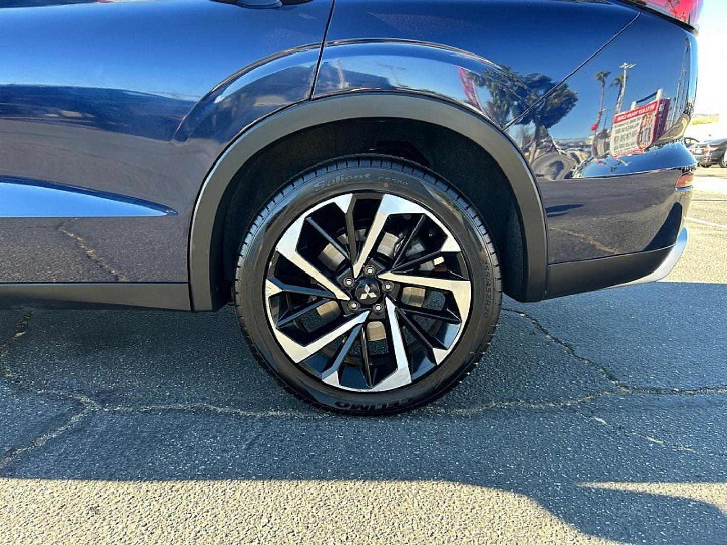2024 blue Mitsubishi Outlander (JA4J4VA8XRZ) with an 4-Cyl 2.5 Liter engine, Automatic CVT transmission, located at 412 Auto Vista Drive, Palmdale, 93551, (661) 945-0620, 34.592636, -118.136681- Photo#13
