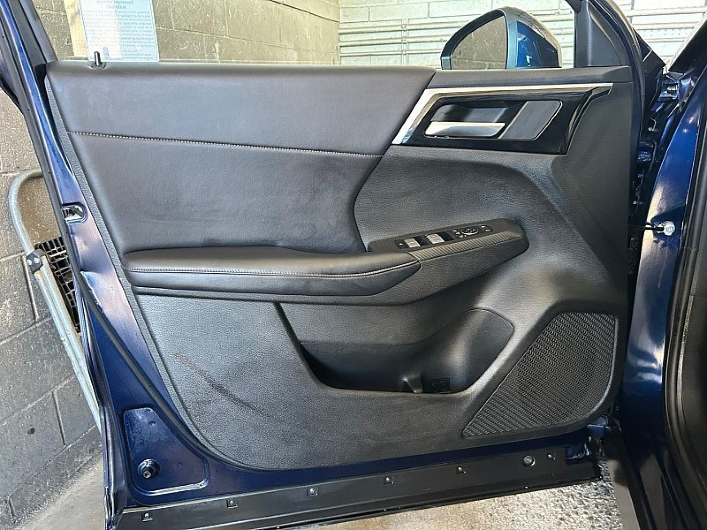 2024 blue Mitsubishi Outlander (JA4J4VA8XRZ) with an 4-Cyl 2.5 Liter engine, Automatic CVT transmission, located at 412 Auto Vista Drive, Palmdale, 93551, (661) 945-0620, 34.592636, -118.136681- Photo#16