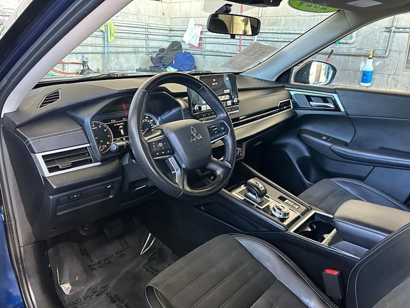 2024 blue Mitsubishi Outlander (JA4J4VA8XRZ) with an 4-Cyl 2.5 Liter engine, Automatic CVT transmission, located at 412 Auto Vista Drive, Palmdale, 93551, (661) 945-0620, 34.592636, -118.136681- Photo#17