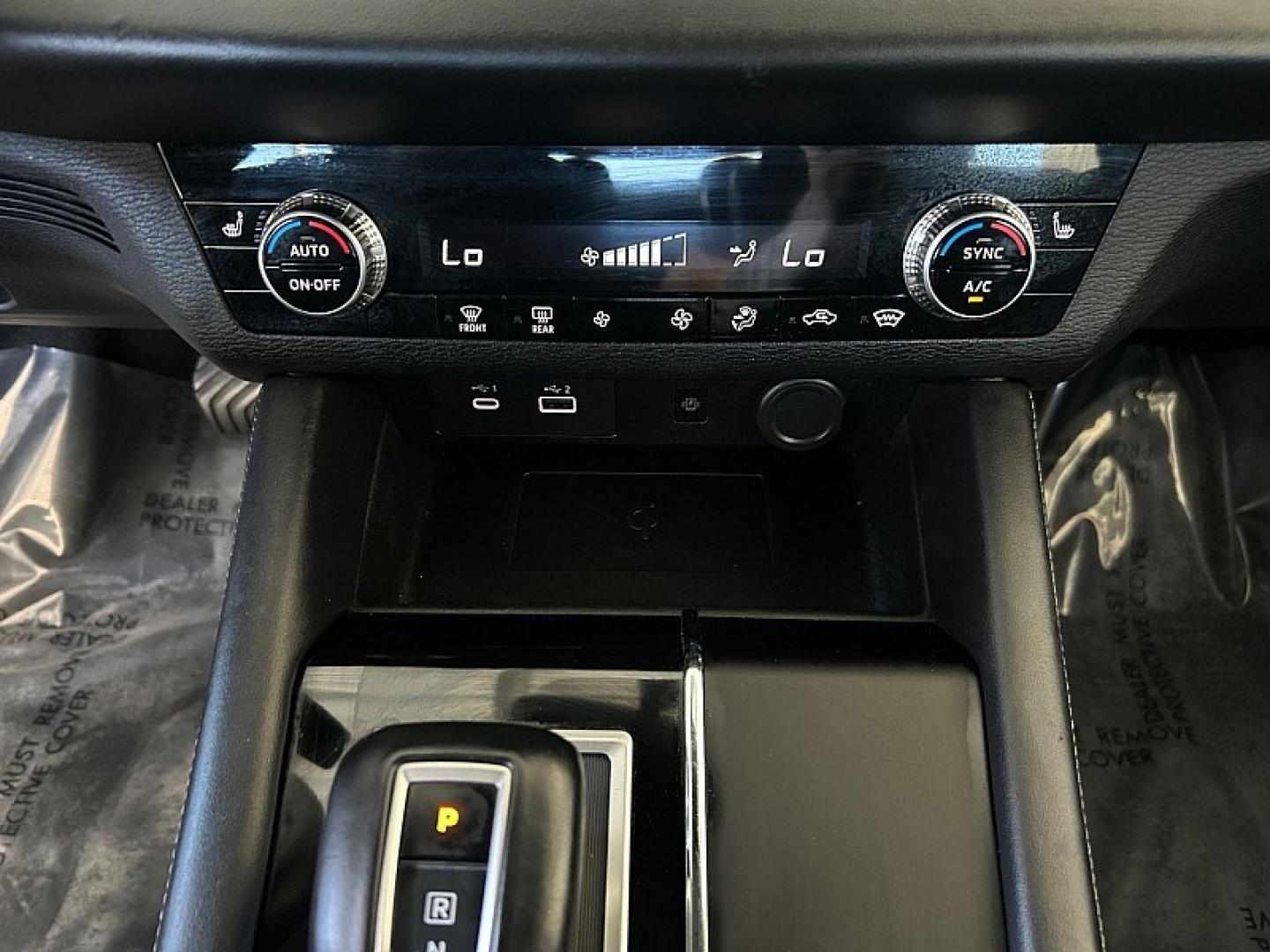 2024 blue Mitsubishi Outlander (JA4J4VA8XRZ) with an 4-Cyl 2.5 Liter engine, Automatic CVT transmission, located at 412 Auto Vista Drive, Palmdale, 93551, (661) 945-0620, 34.592636, -118.136681- Photo#19
