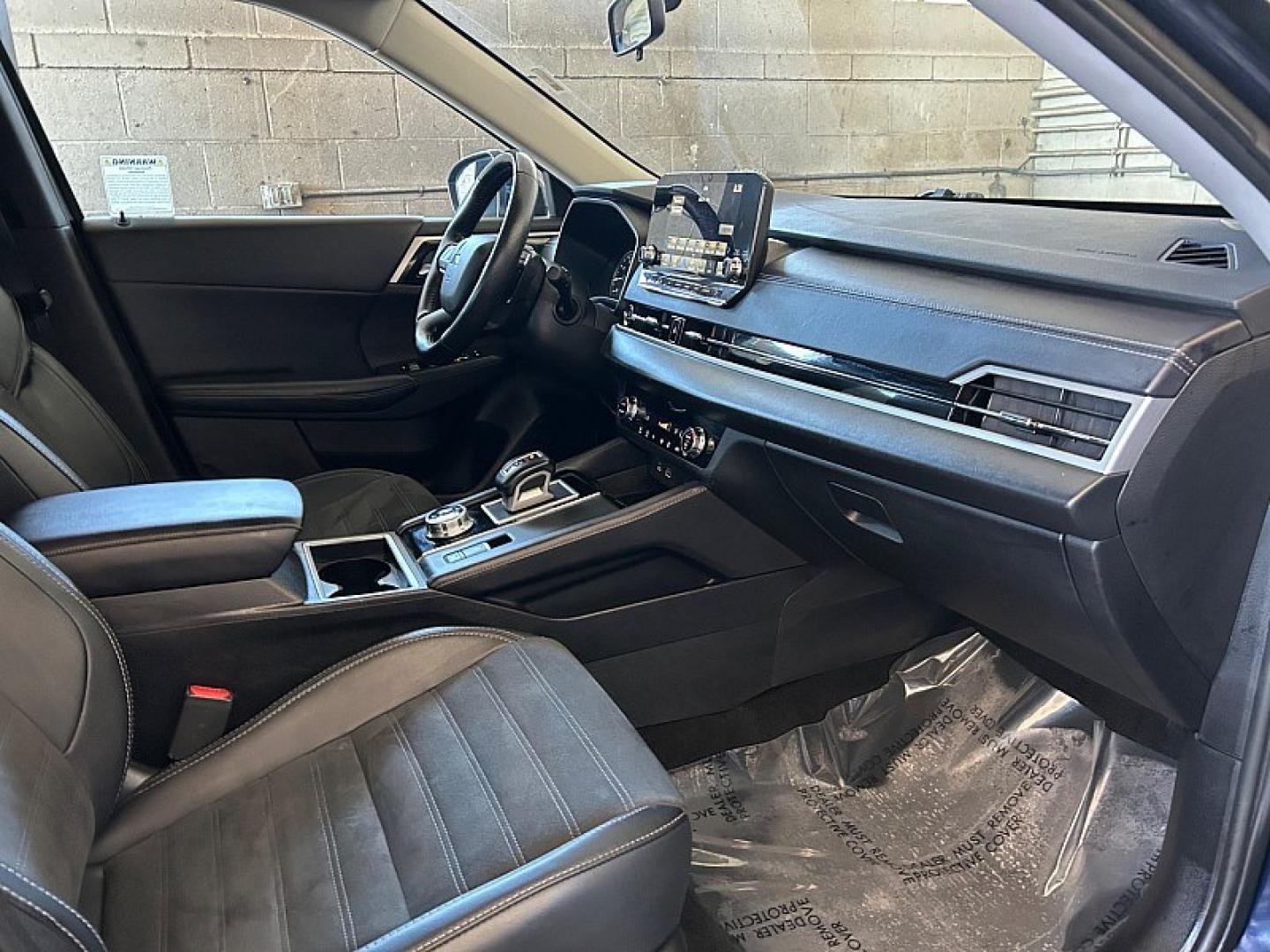 2024 blue Mitsubishi Outlander (JA4J4VA8XRZ) with an 4-Cyl 2.5 Liter engine, Automatic CVT transmission, located at 412 Auto Vista Drive, Palmdale, 93551, (661) 945-0620, 34.592636, -118.136681- Photo#23